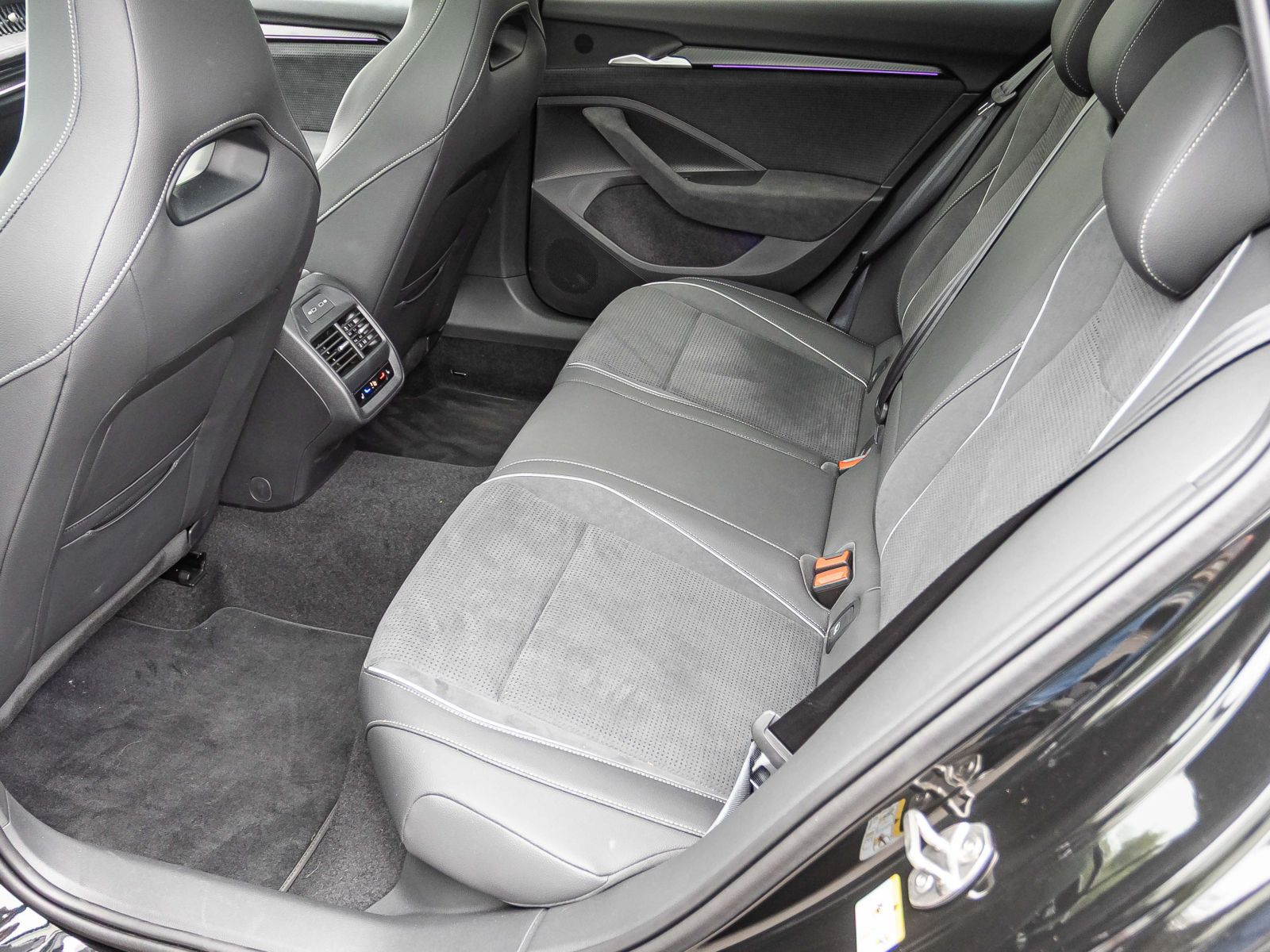 Skoda Superb Combi 2.0TDI Sportline DSG 4x4 Navi LED