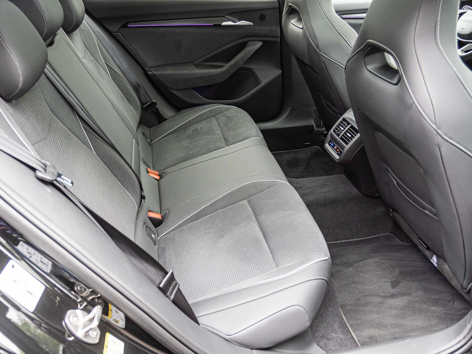 Skoda Superb Combi 2.0TDI Sportline DSG 4x4 Navi LED