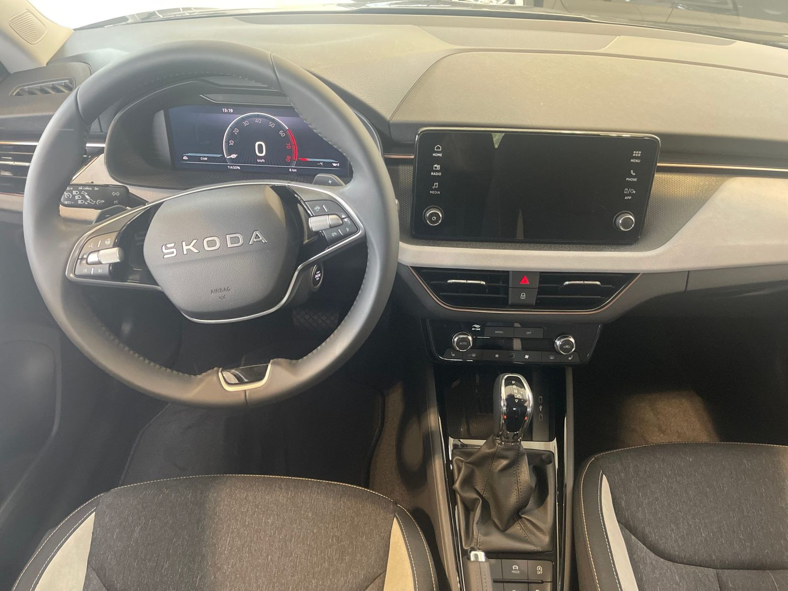 Skoda Scala Tour 1,0 TSI DSG LED KESSY Park Assist