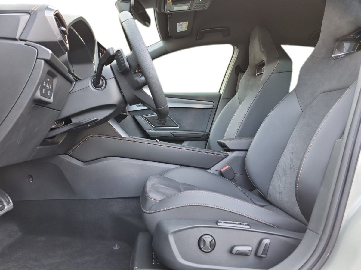 Cupra Leon 1.5 eTSI DSG Navi LED DCC CarPlay ACC RFK