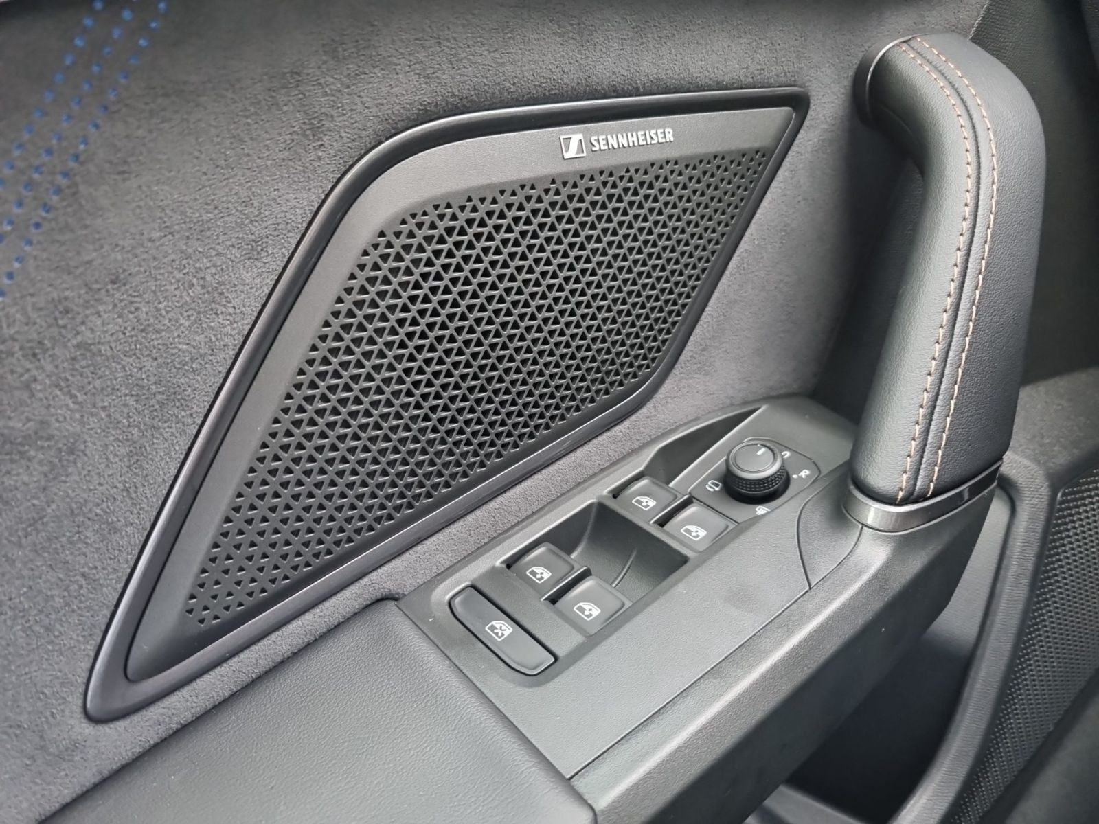 Cupra Leon 1.5 eTSI DSG Navi LED DCC CarPlay ACC RFK