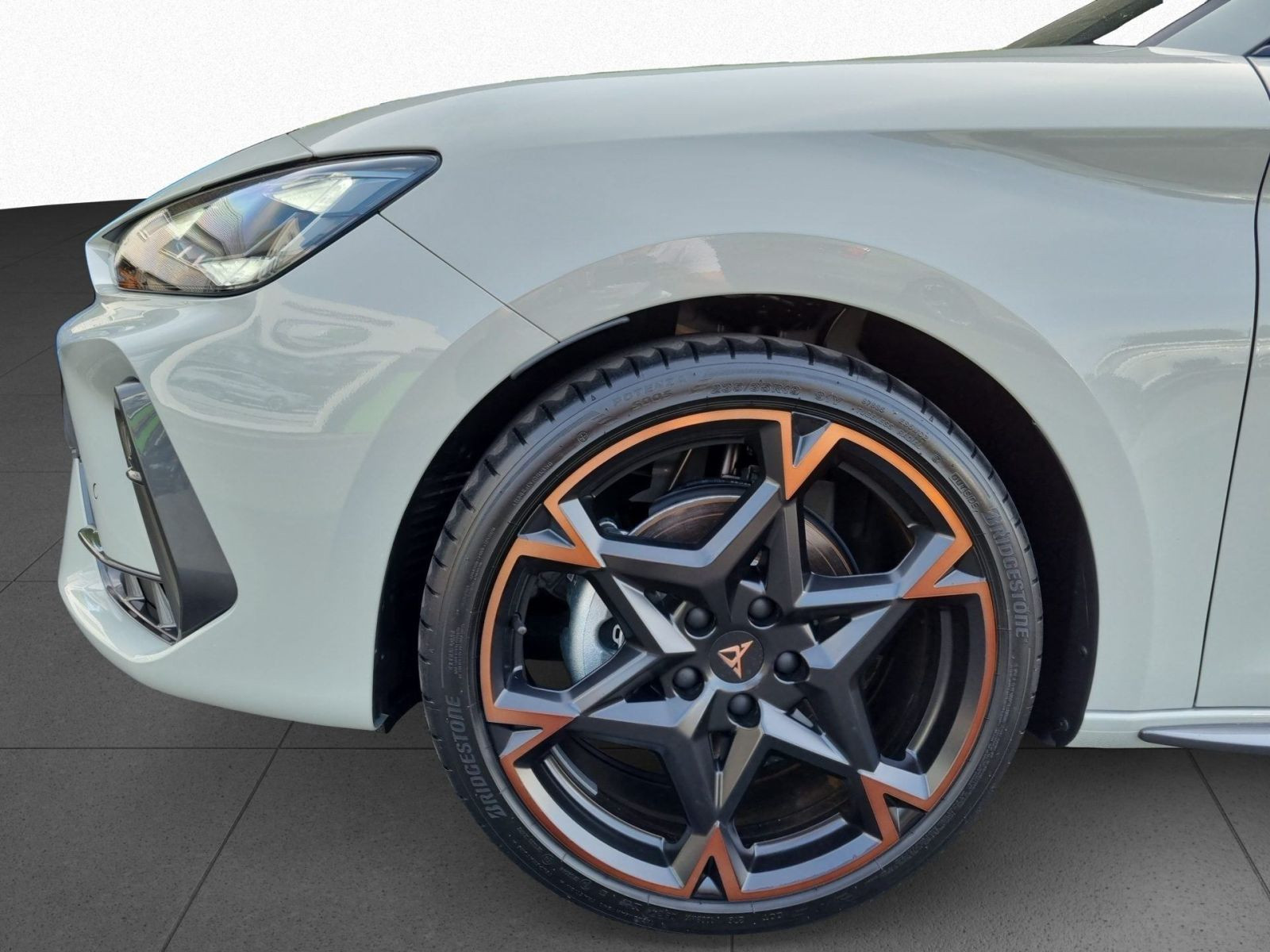 Cupra Leon 1.5 eTSI DSG Navi LED DCC CarPlay ACC RFK