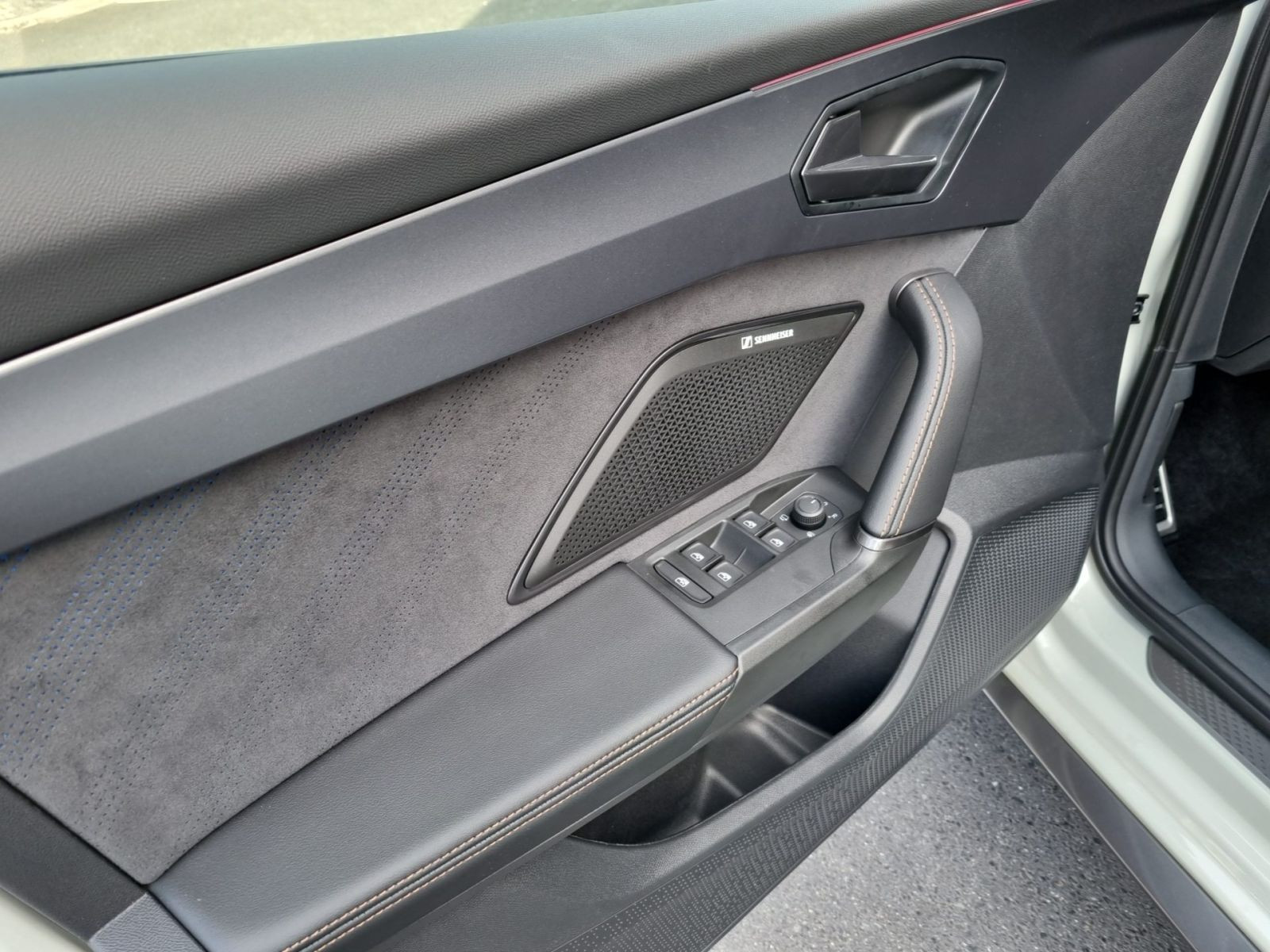 Cupra Leon 1.5 eTSI DSG Navi LED DCC CarPlay ACC RFK