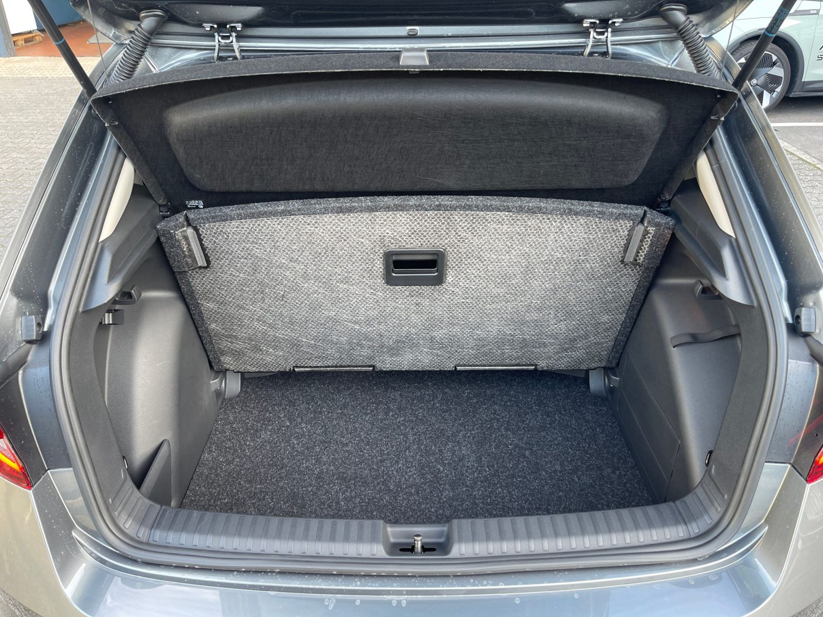 Skoda Fabia 1.0TSI Tour LED Klimaautomatik GRA EPH DAB