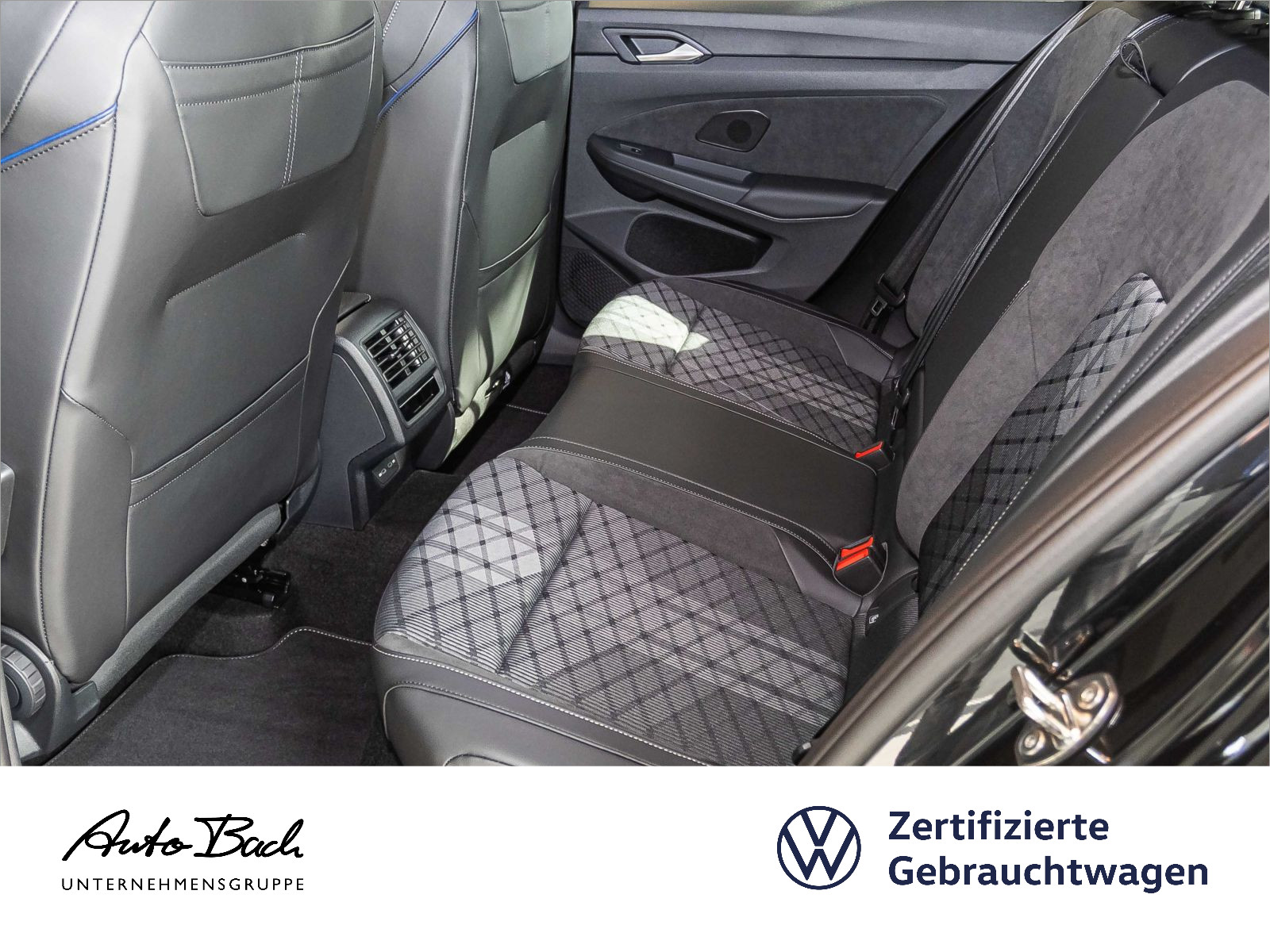 Volkswagen Golf VIII 2.0TDI R-Line DSG Navi LED Panorama ACC