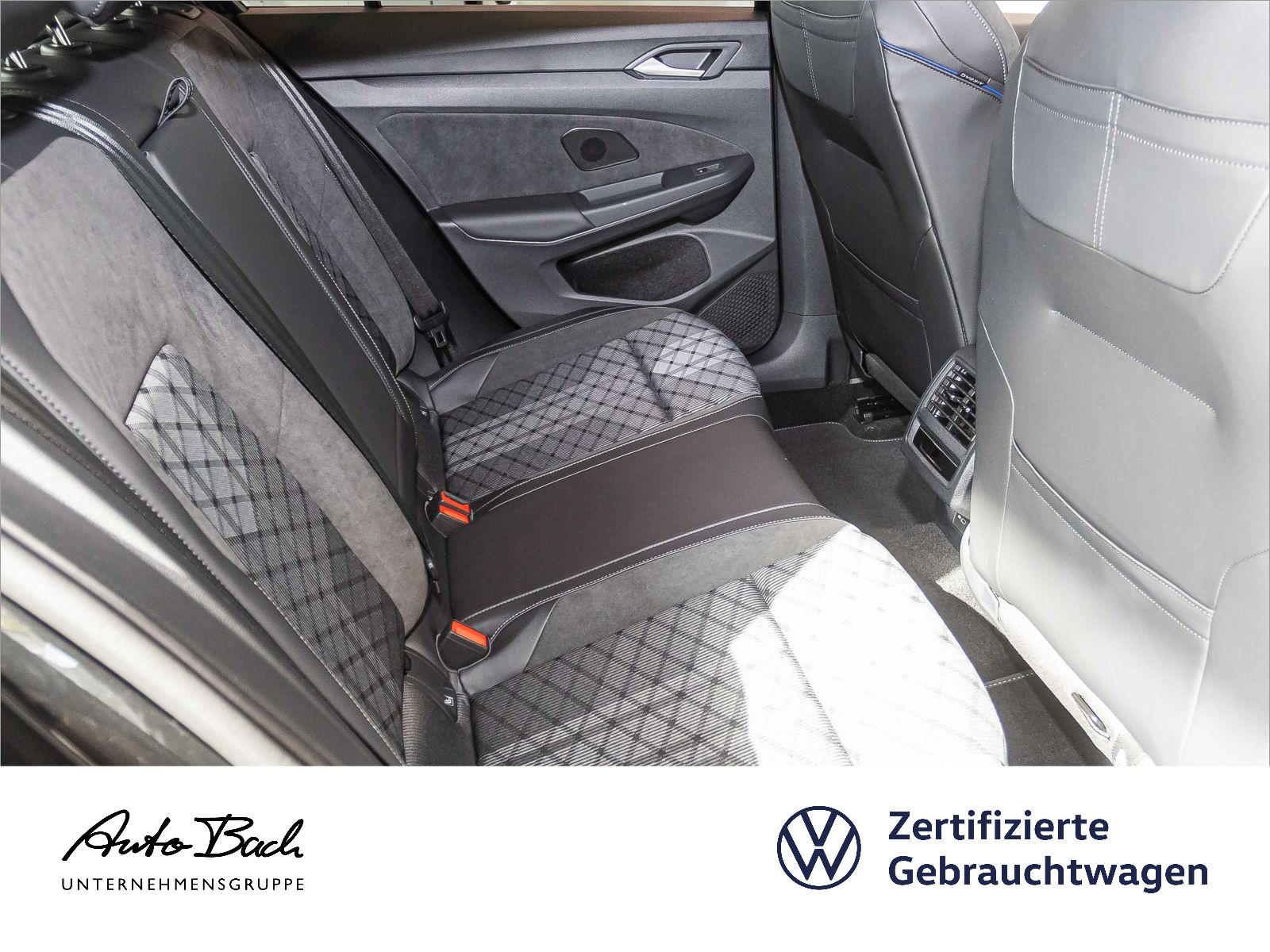 Volkswagen Golf VIII 2.0TDI R-Line DSG Navi LED Panorama ACC