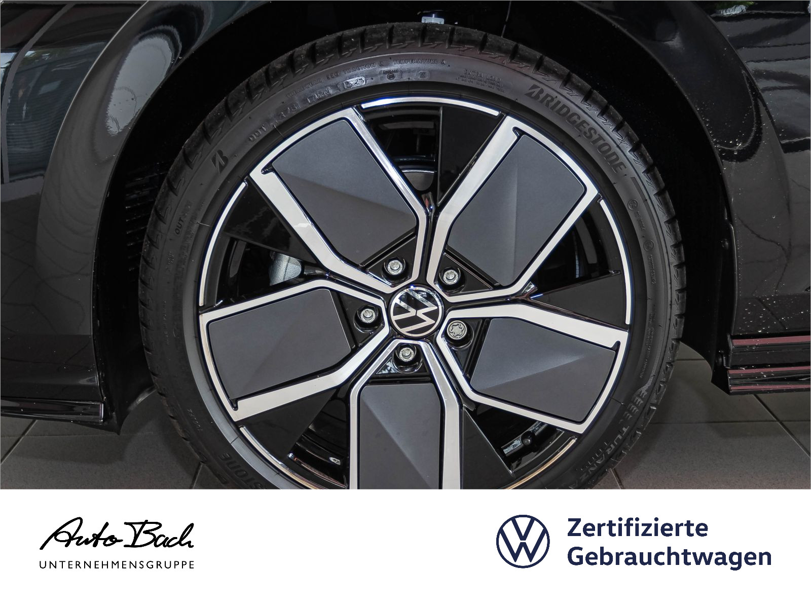 Volkswagen Golf VIII 2.0TDI R-Line DSG Navi LED Panorama ACC