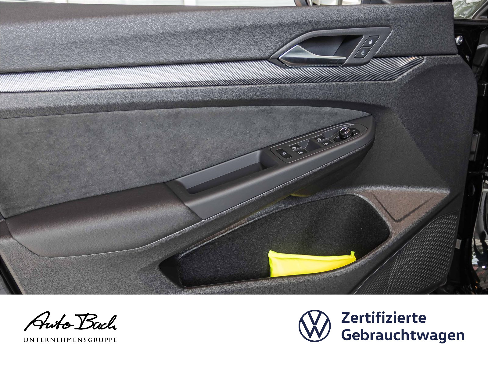 Volkswagen Golf VIII 2.0TDI R-Line DSG Navi LED Panorama ACC