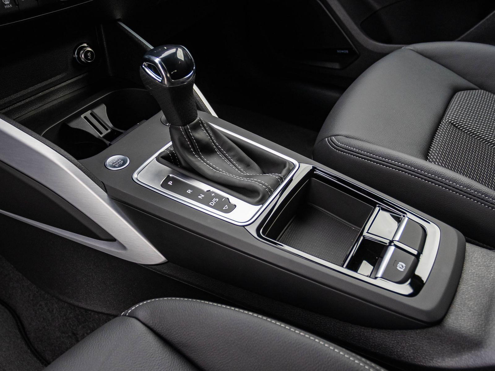 Audi Q2 S line 35 TFSI 150PS S tronic AHK SONOS 19"