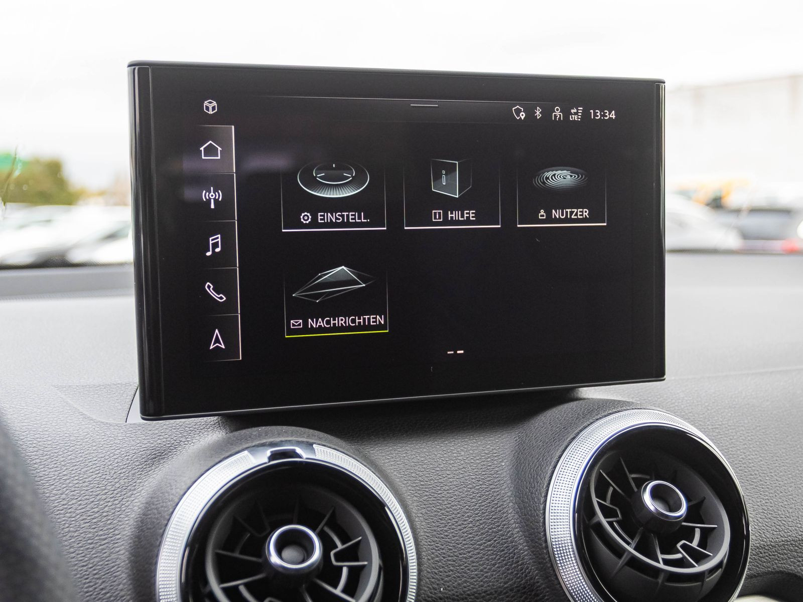 Audi Q2 S line 35 TFSI 150PS S tronic AHK SONOS 19"