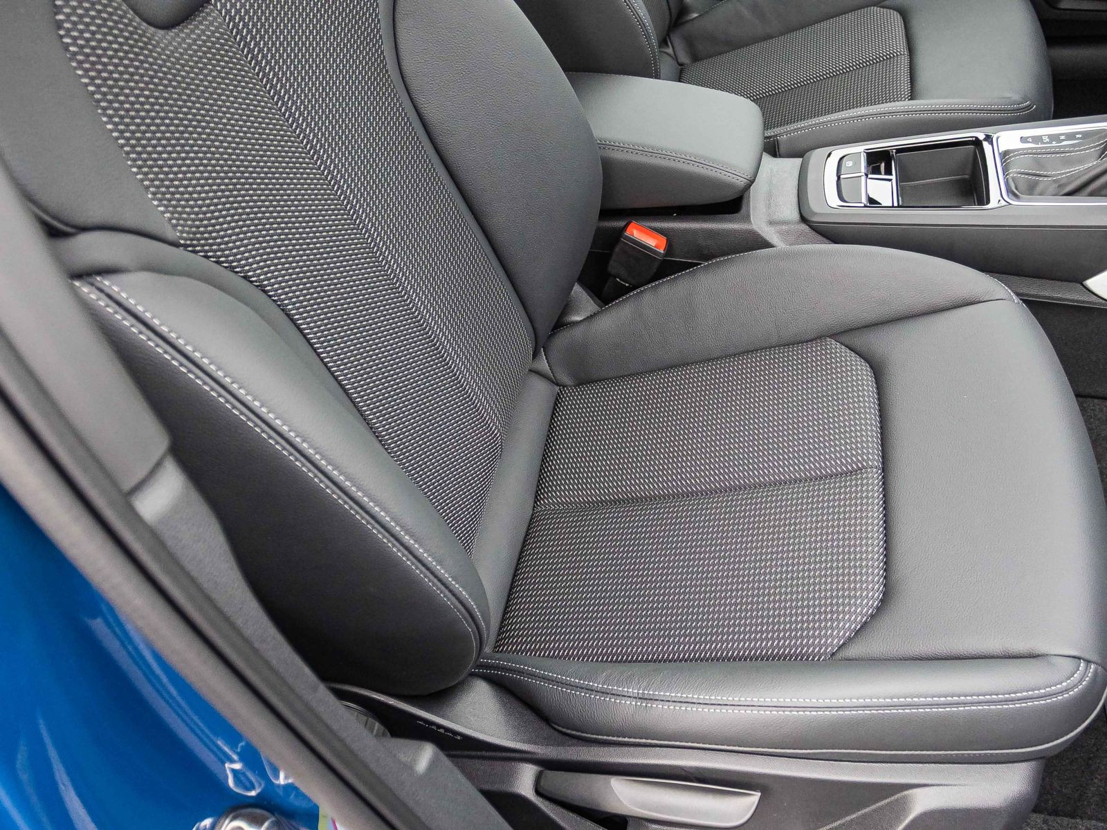 Audi Q2 S line 35 TFSI 150PS S tronic AHK SONOS 19"