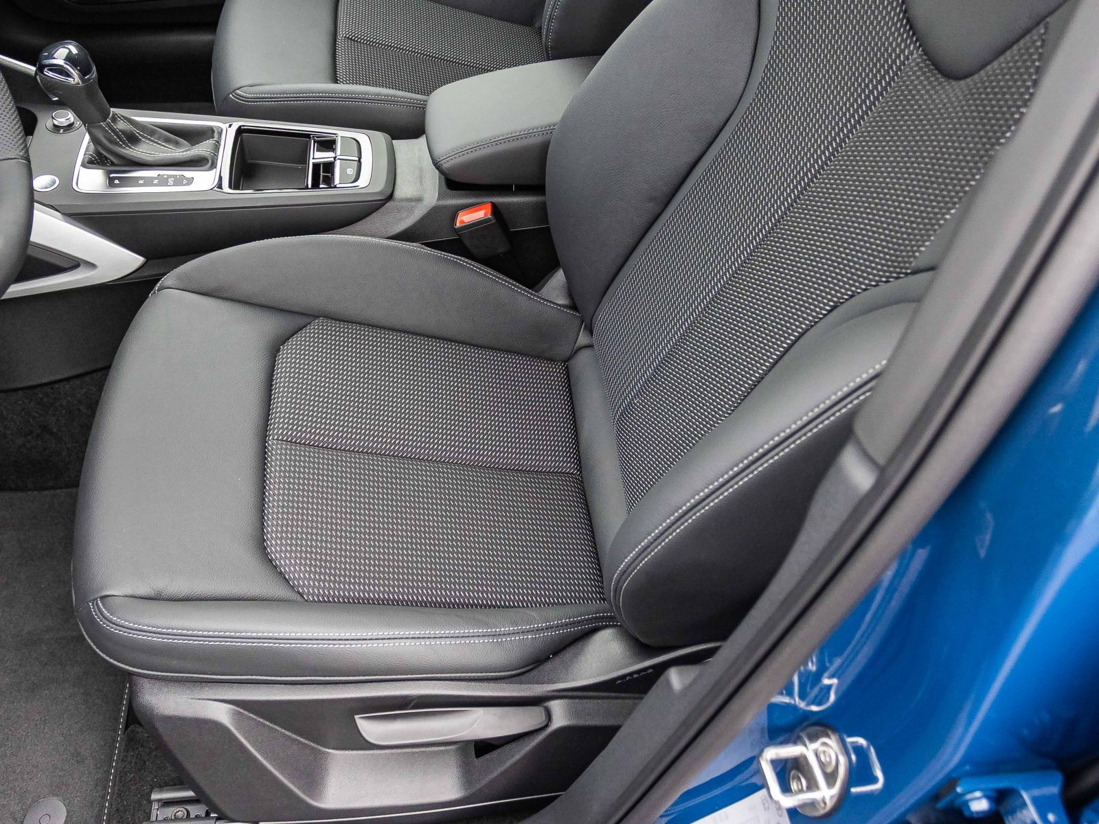 Audi Q2 S line 35 TFSI 150PS S tronic AHK SONOS 19"