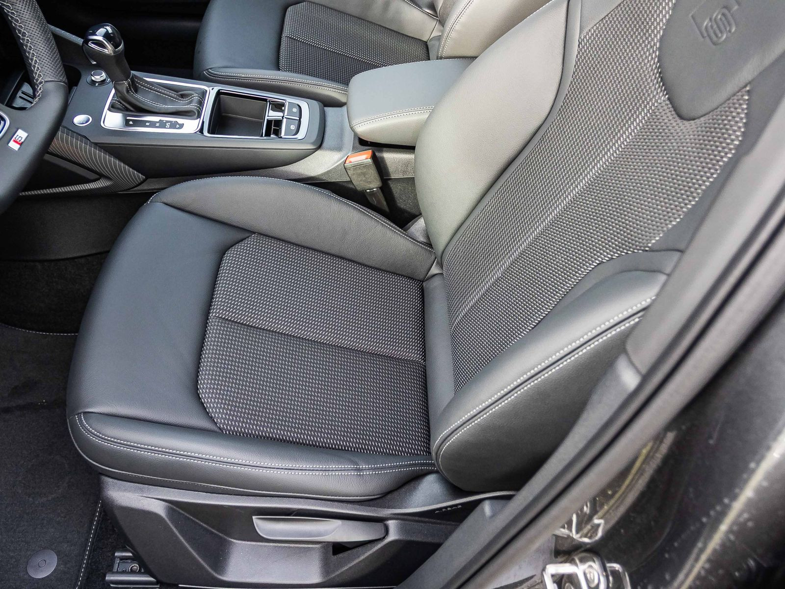 Audi Q2 S line 35 TFSI 150PS S tronic AHK 18" Klima-Komfort-Assistenz-Paket S-Interieur