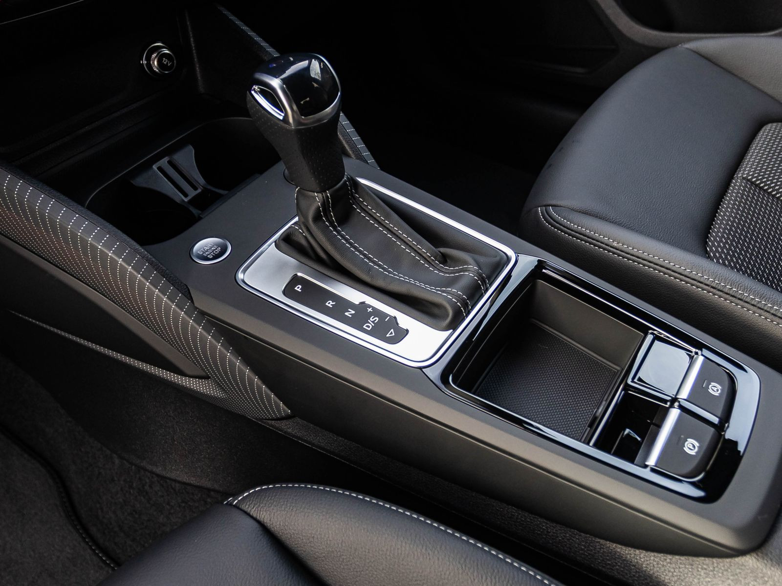 Audi Q2 S line 35 TFSI 150PS S tronic AHK 18" Klima-Komfort-Assistenz-Paket S-Interieur