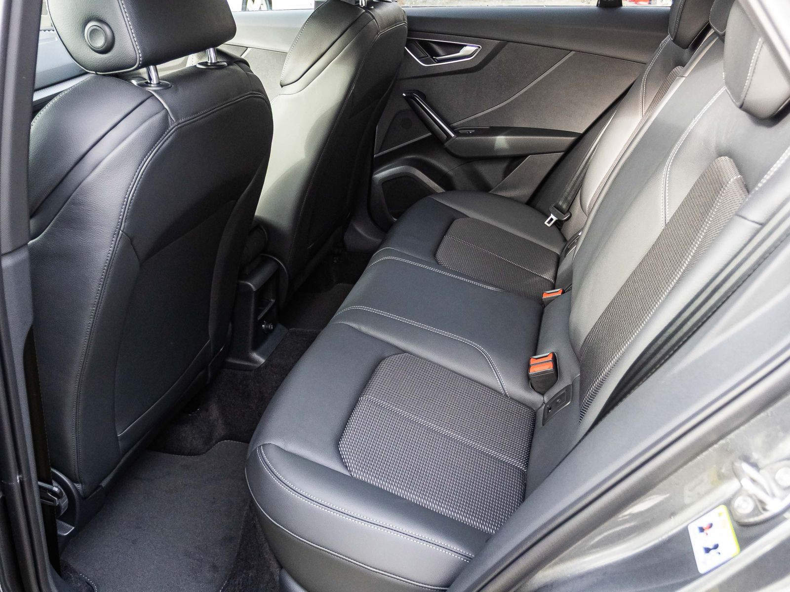 Audi Q2 S line 35 TFSI 150PS S tronic AHK 18" Klima-Komfort-Assistenz-Paket S-Interieur