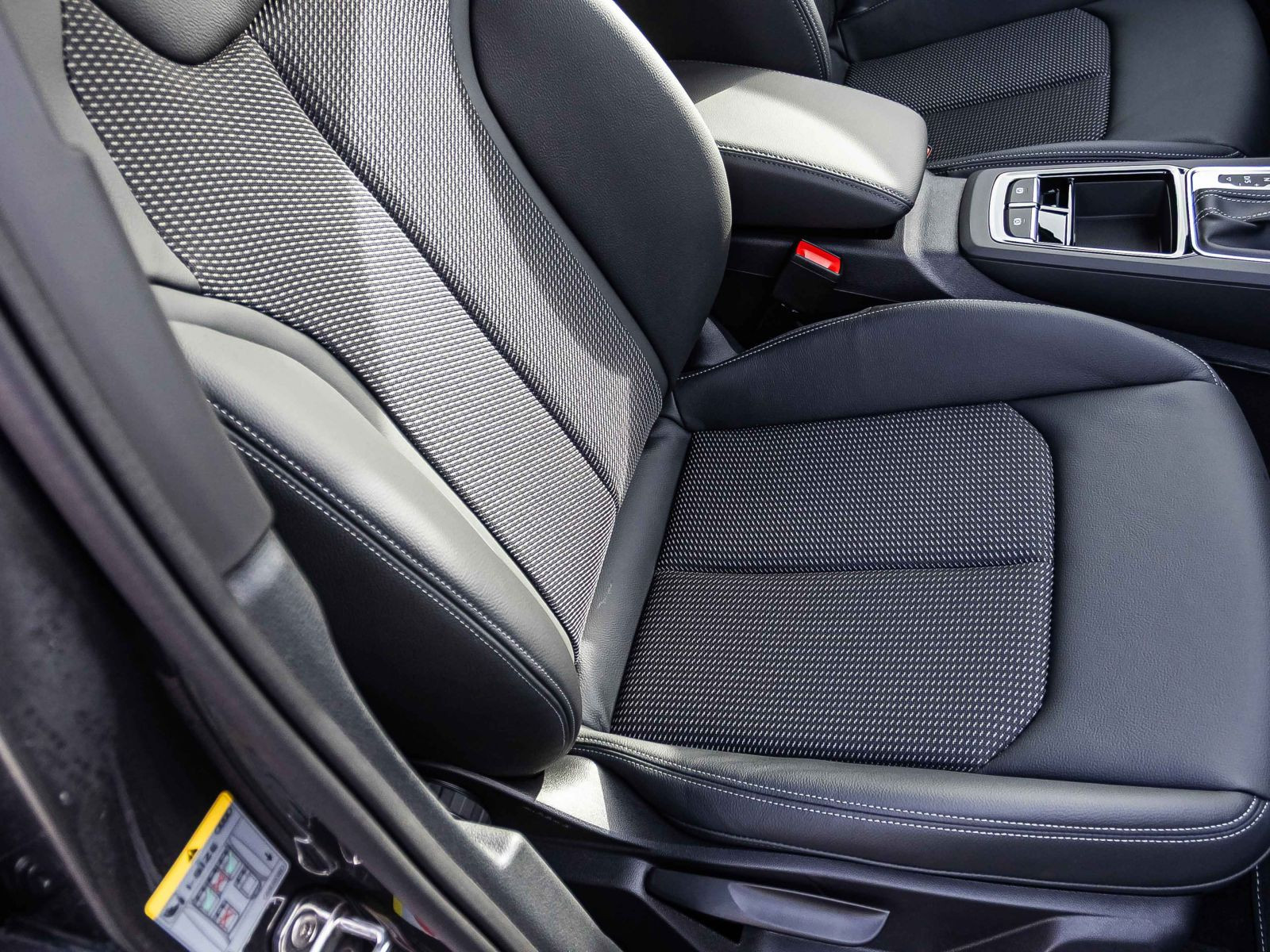 Audi Q2 S line 35 TFSI 150PS S tronic AHK 18" Klima-Komfort-Assistenz-Paket S-Interieur