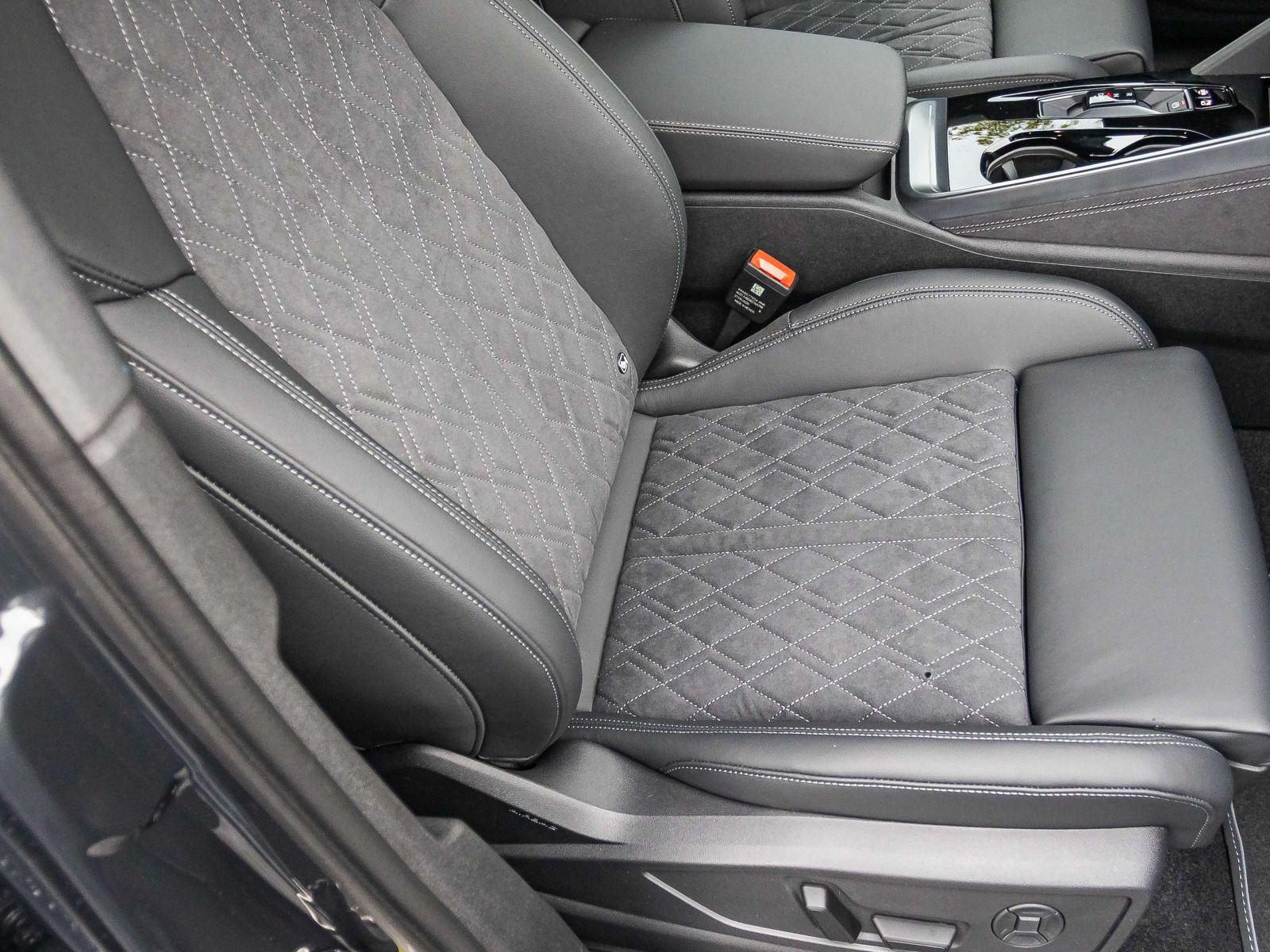 Audi Q5 Sportback S-LINE e-hybrid qu. AHK TECH-PRO Luftfederung MMI-Pro