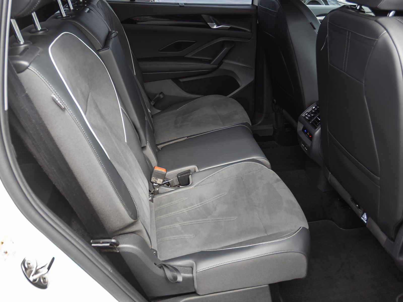 Volkswagen Tayron 2.0 TDI Elegance 4M DSG Navi LED ACC AHK