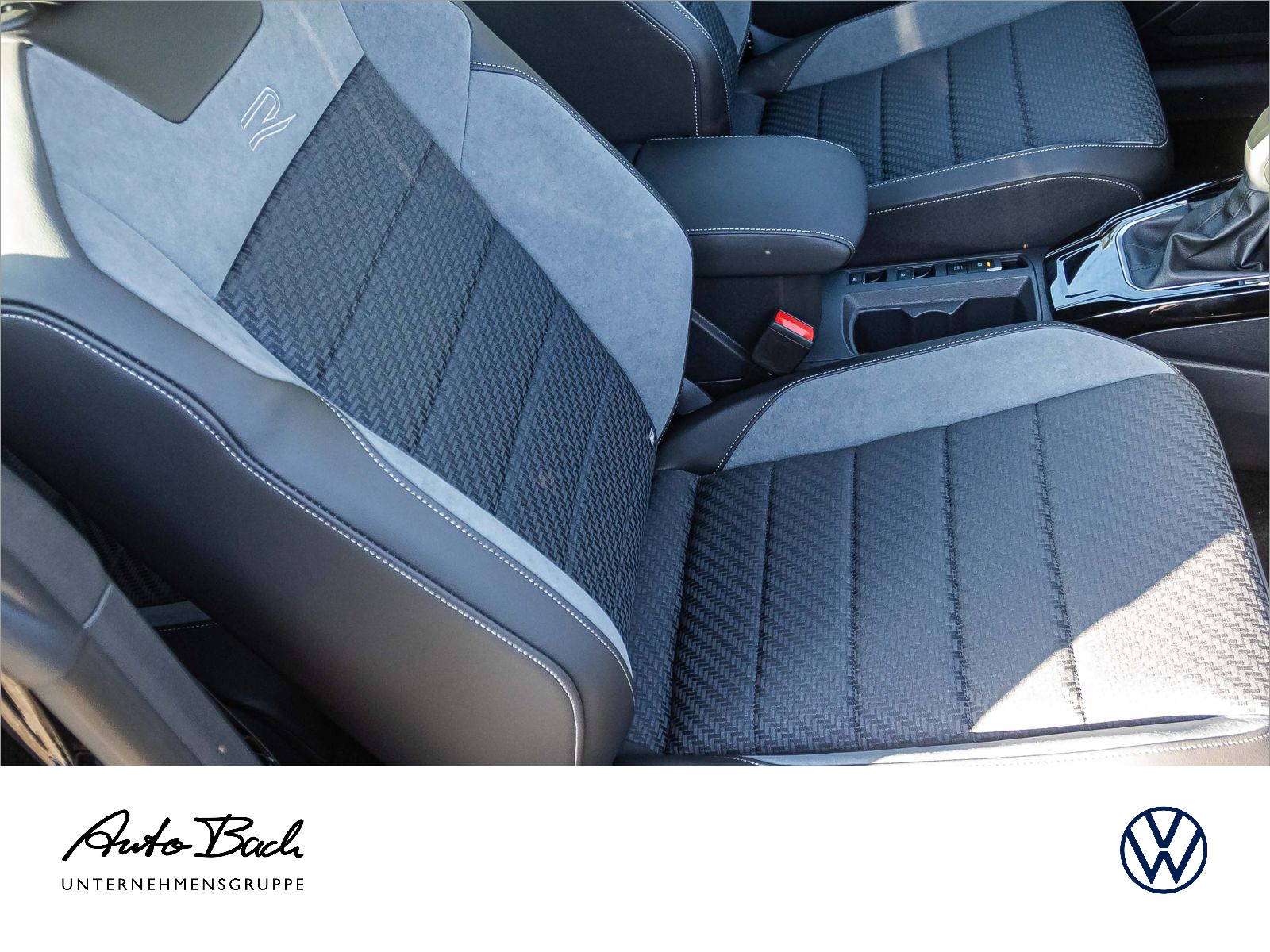 Volkswagen T-Roc Cabriolet R-Line 1.5 l TSI OPF 110 kW (150 PS) 7-Gang-Doppelkupplungsgetri ebe DSG