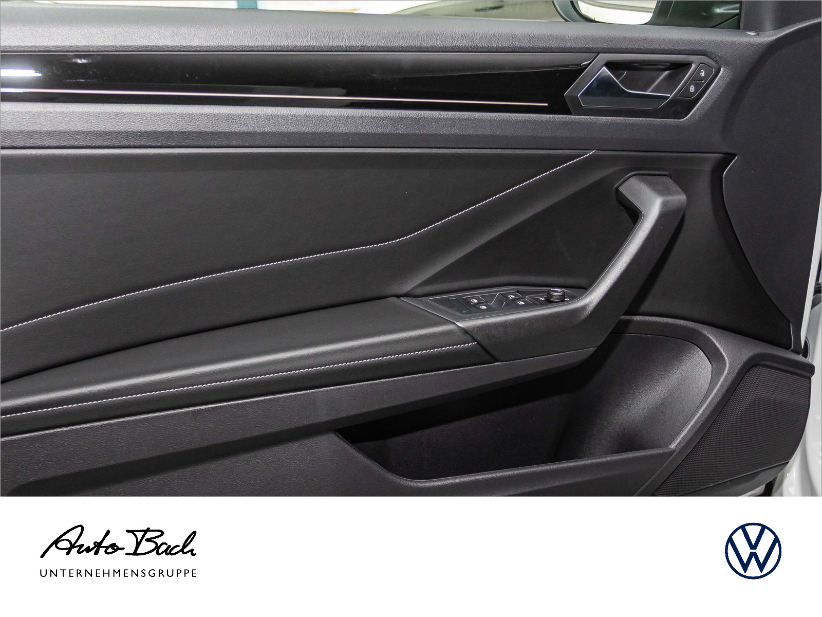 Volkswagen T-Roc Cabriolet R-Line 1.5 l TSI OPF 110 kW (150 PS) 7-Gang-Doppelkupplungsgetri ebe DSG