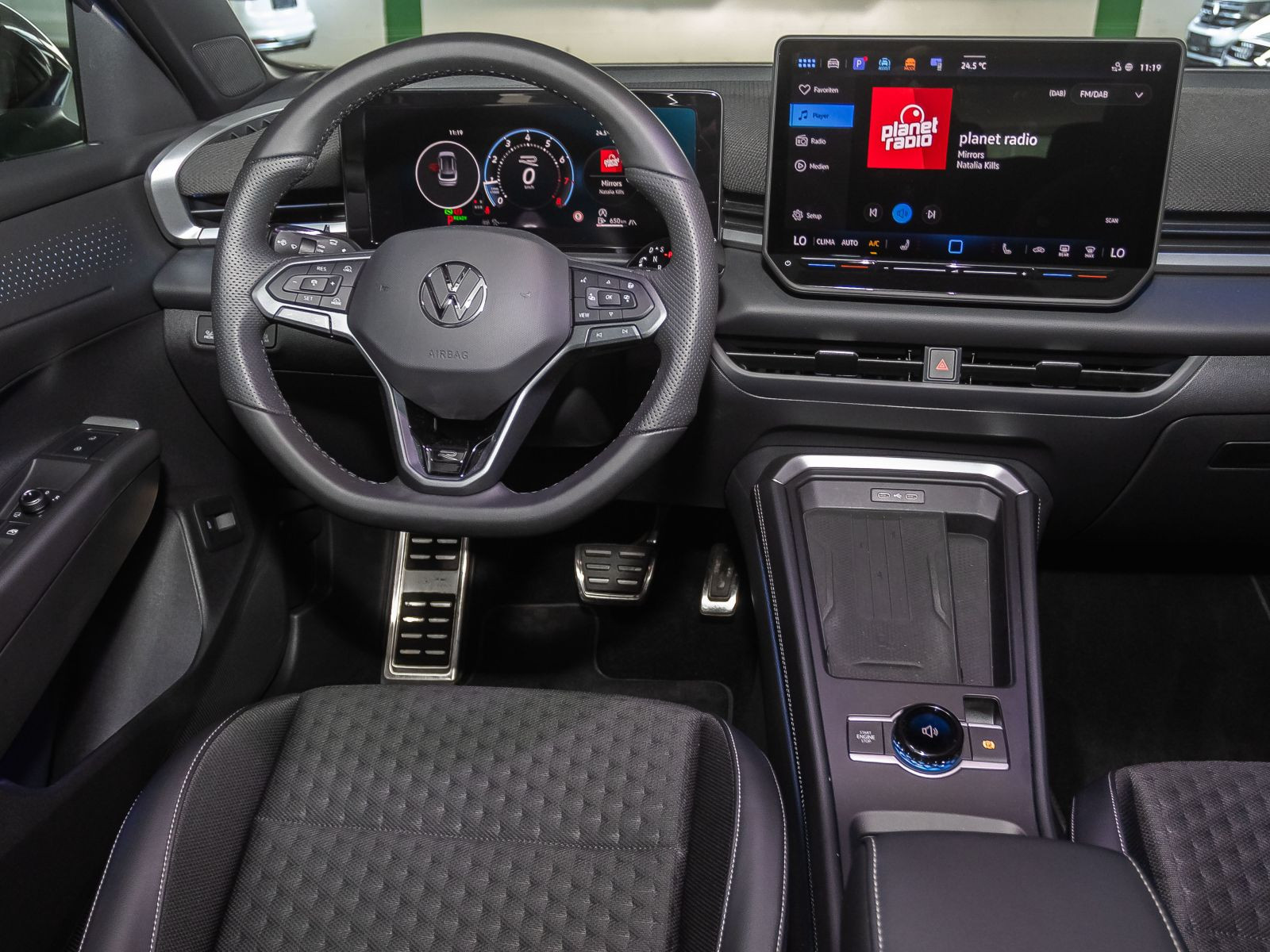 Volkswagen T-Roc R-Line 1.5 eTSI DSG Navi LED HuD ACC CarPlay
