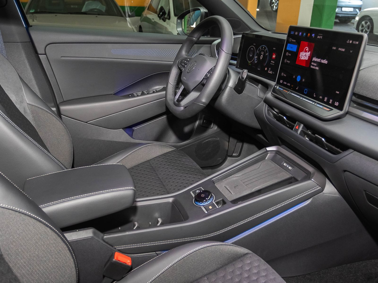 Volkswagen T-Roc R-Line 1.5 eTSI DSG Navi LED HuD ACC CarPlay
