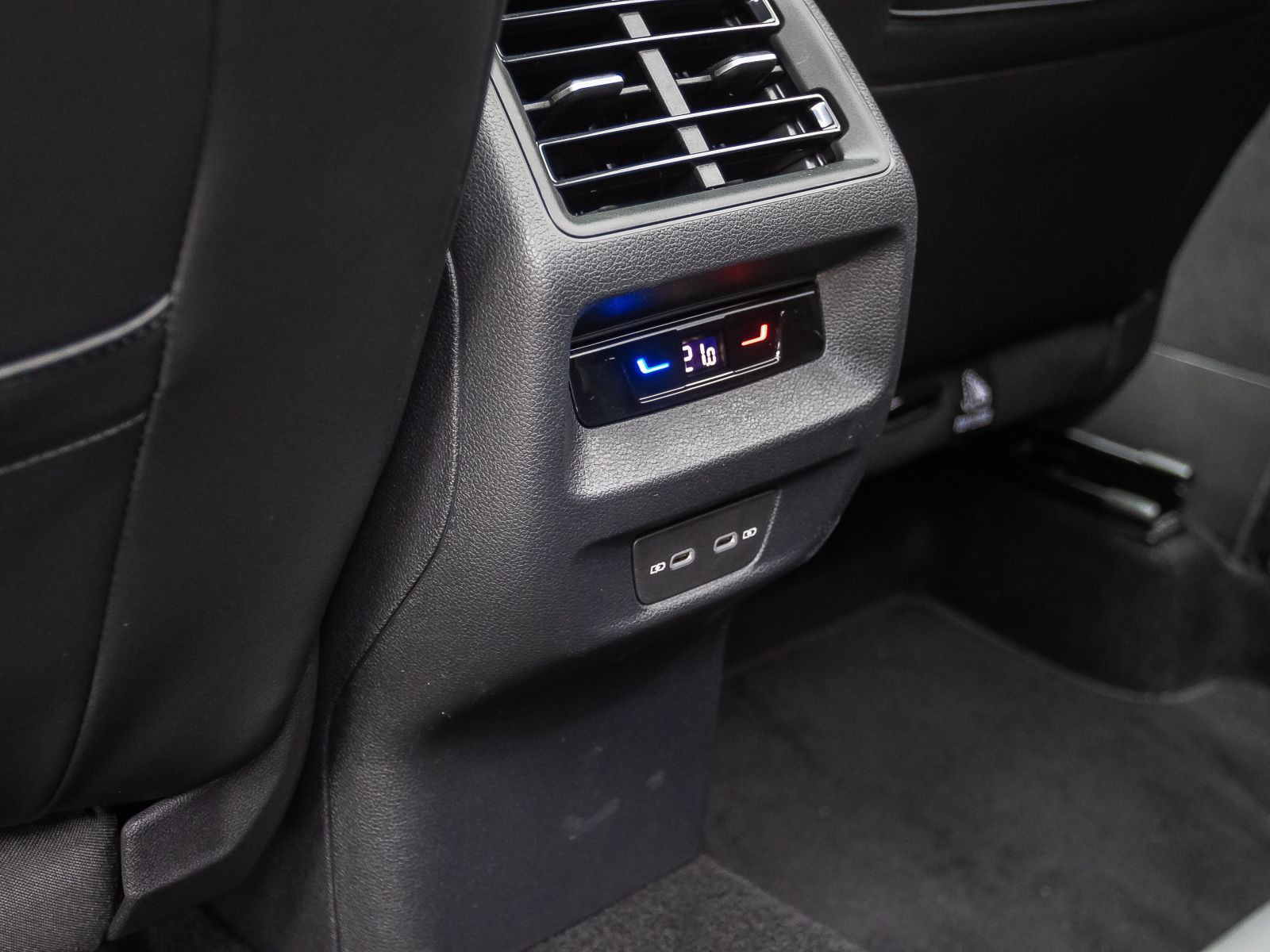Volkswagen Tayron 2.0 TDI DSG Elegance, 7-Sitze, Navi, HD-LED-Matrix, AHK, Area View inkl. Rückfahrkamera