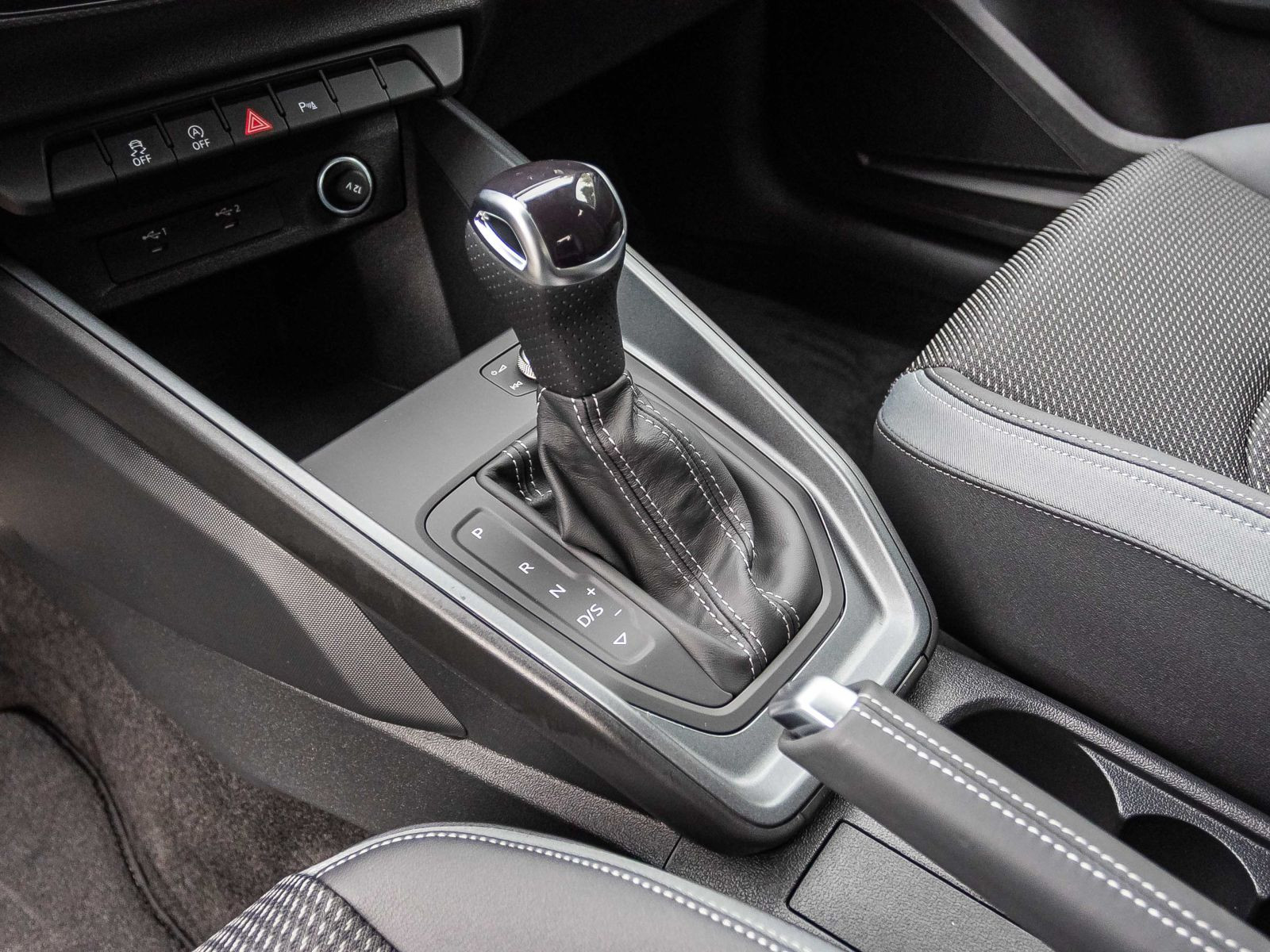 Audi A1 Sportback S line 25 TFSI 95PS S tronic PDC Dynamikpaket RFK  17"