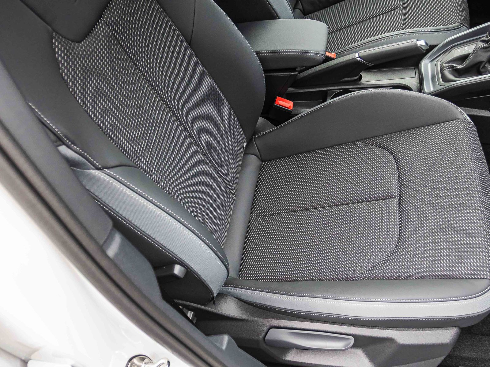 Audi A1 Sportback S line 25 TFSI 95PS S tronic PDC Dynamikpaket RFK  17"