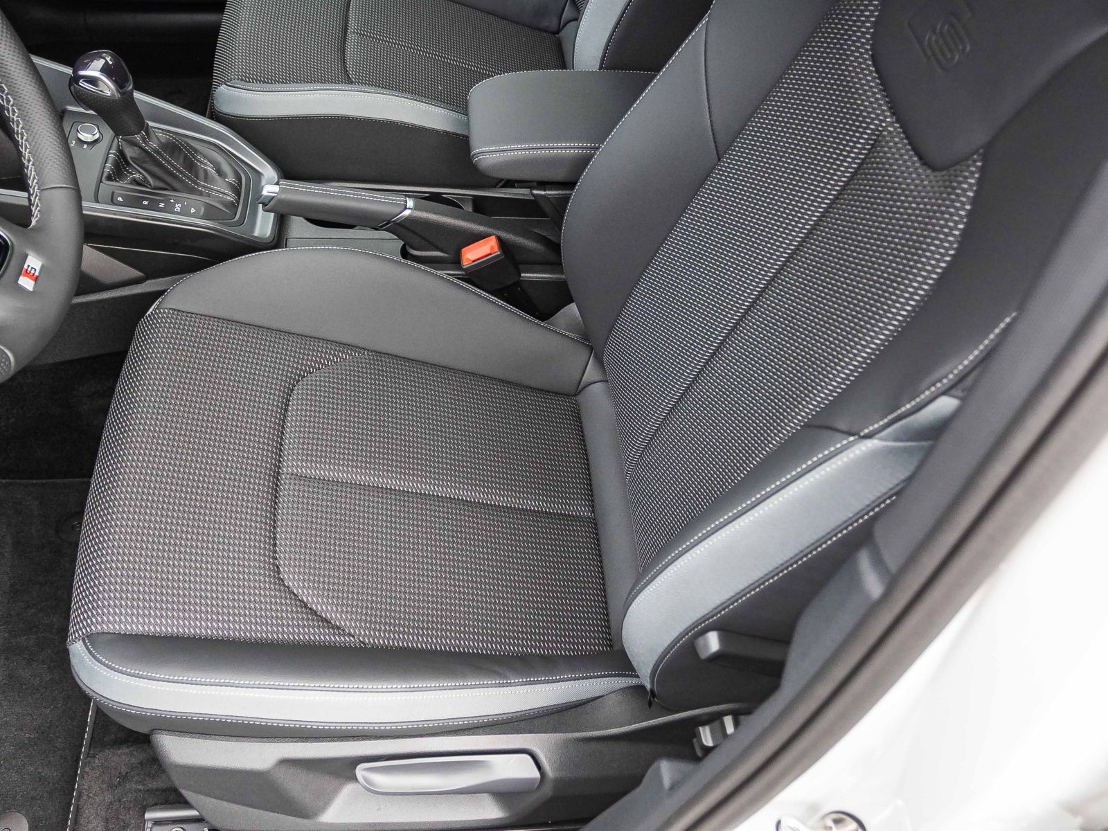 Audi A1 Sportback S line 25 TFSI 95PS S tronic PDC Dynamikpaket RFK  17"