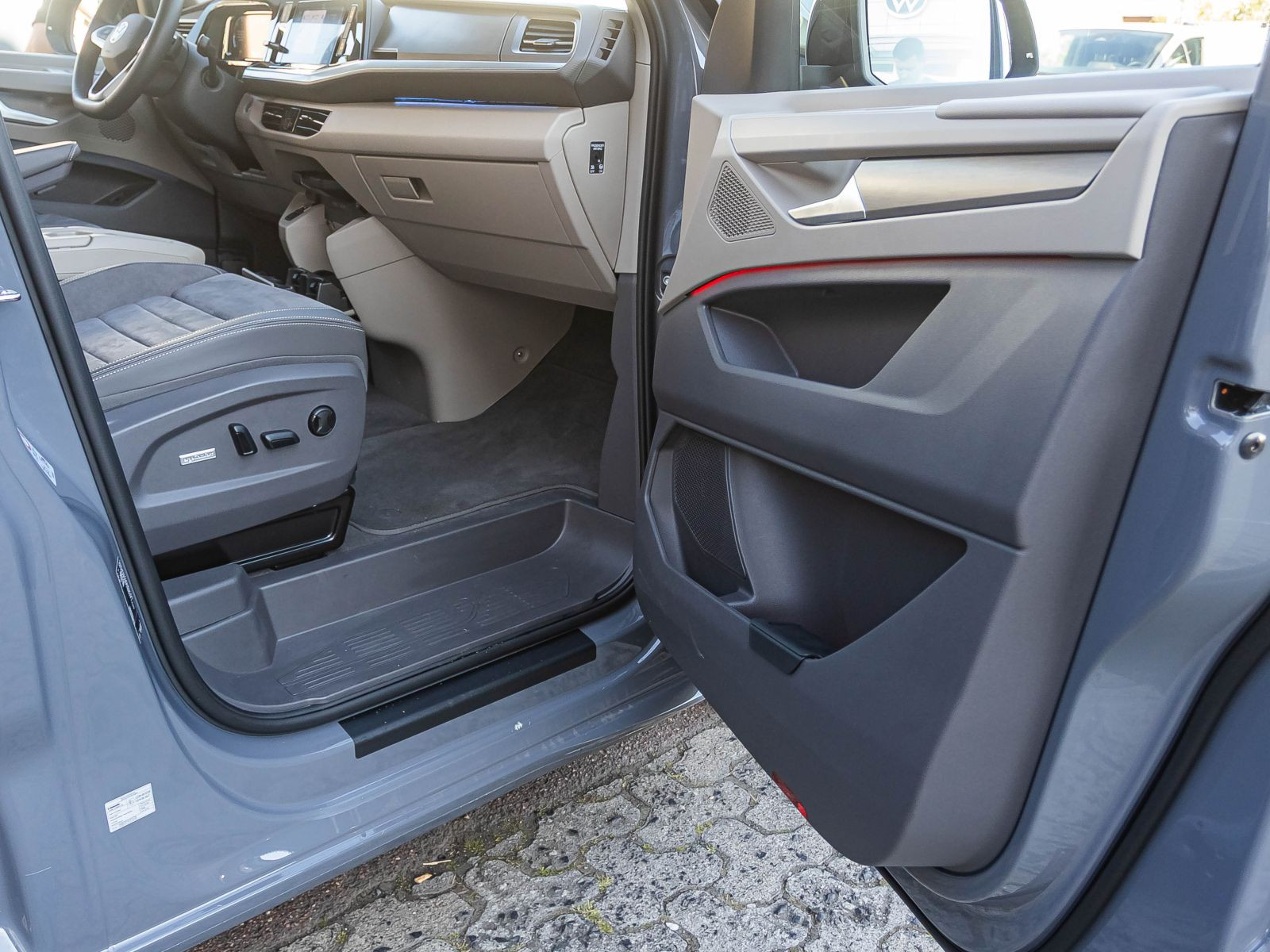 Volkswagen Multivan Langversion 2.0 TDI "Life" DSG Navi LED Standhzg HuD ACC EPH AHK