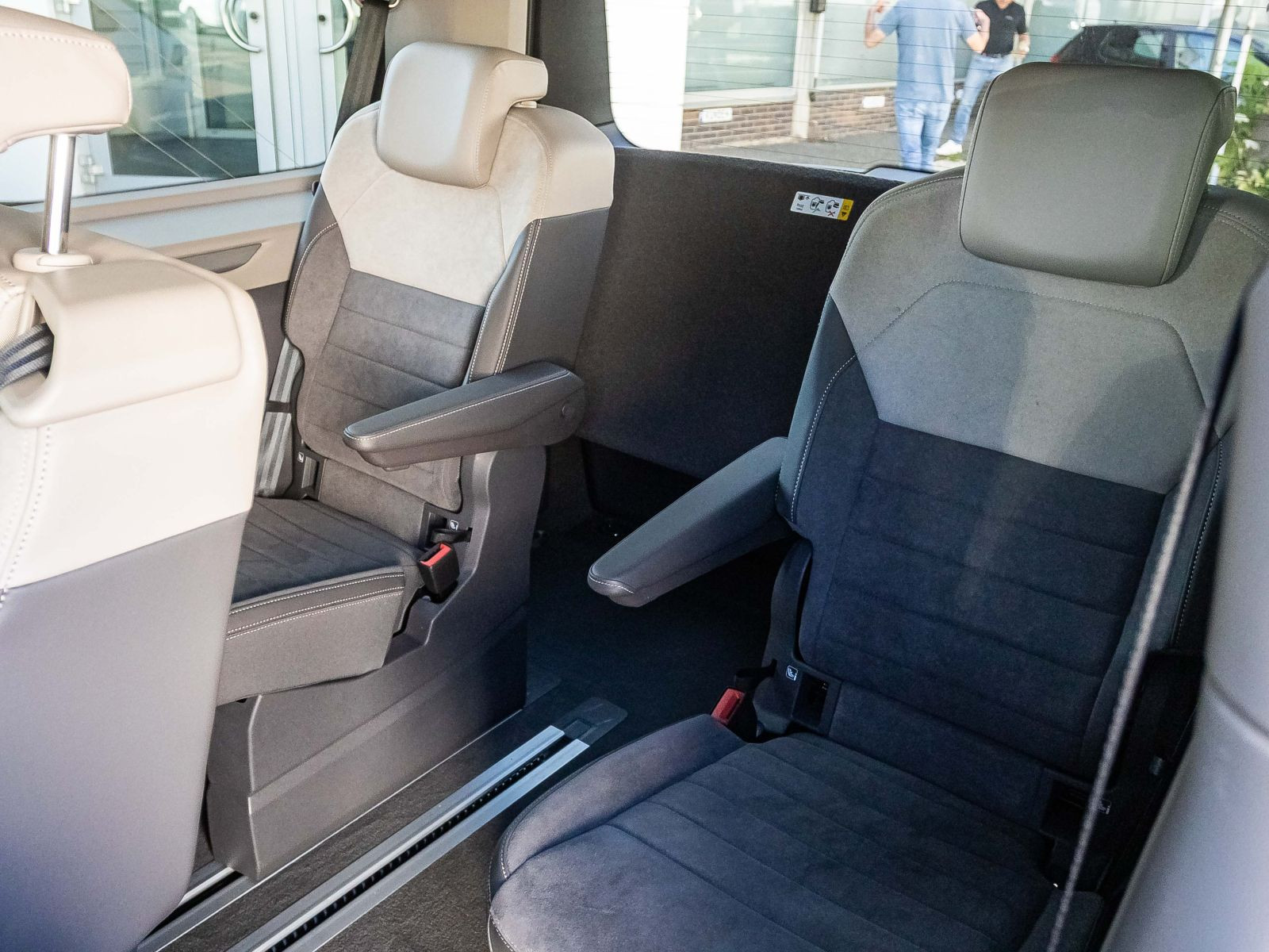 Volkswagen Multivan Langversion 2.0 TDI "Life" DSG Navi LED Standhzg HuD ACC EPH AHK