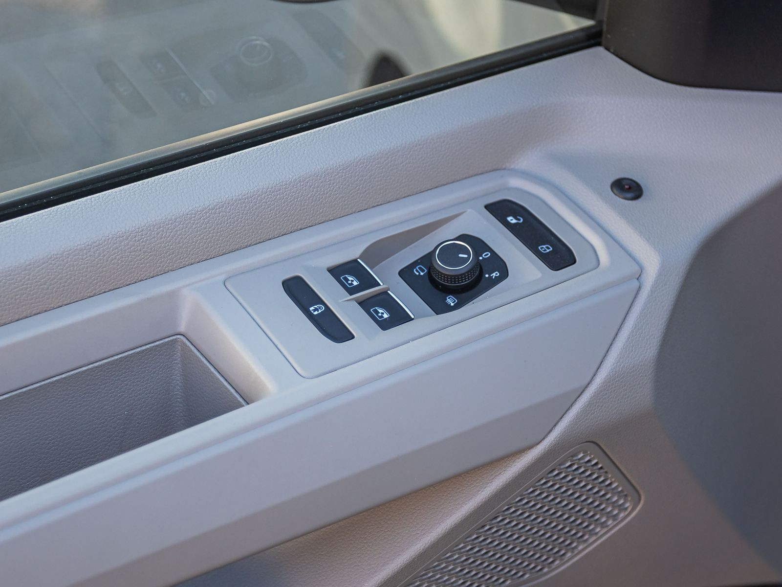 Volkswagen Multivan Langversion 2.0 TDI "Life" DSG Navi LED Standhzg HuD ACC EPH AHK