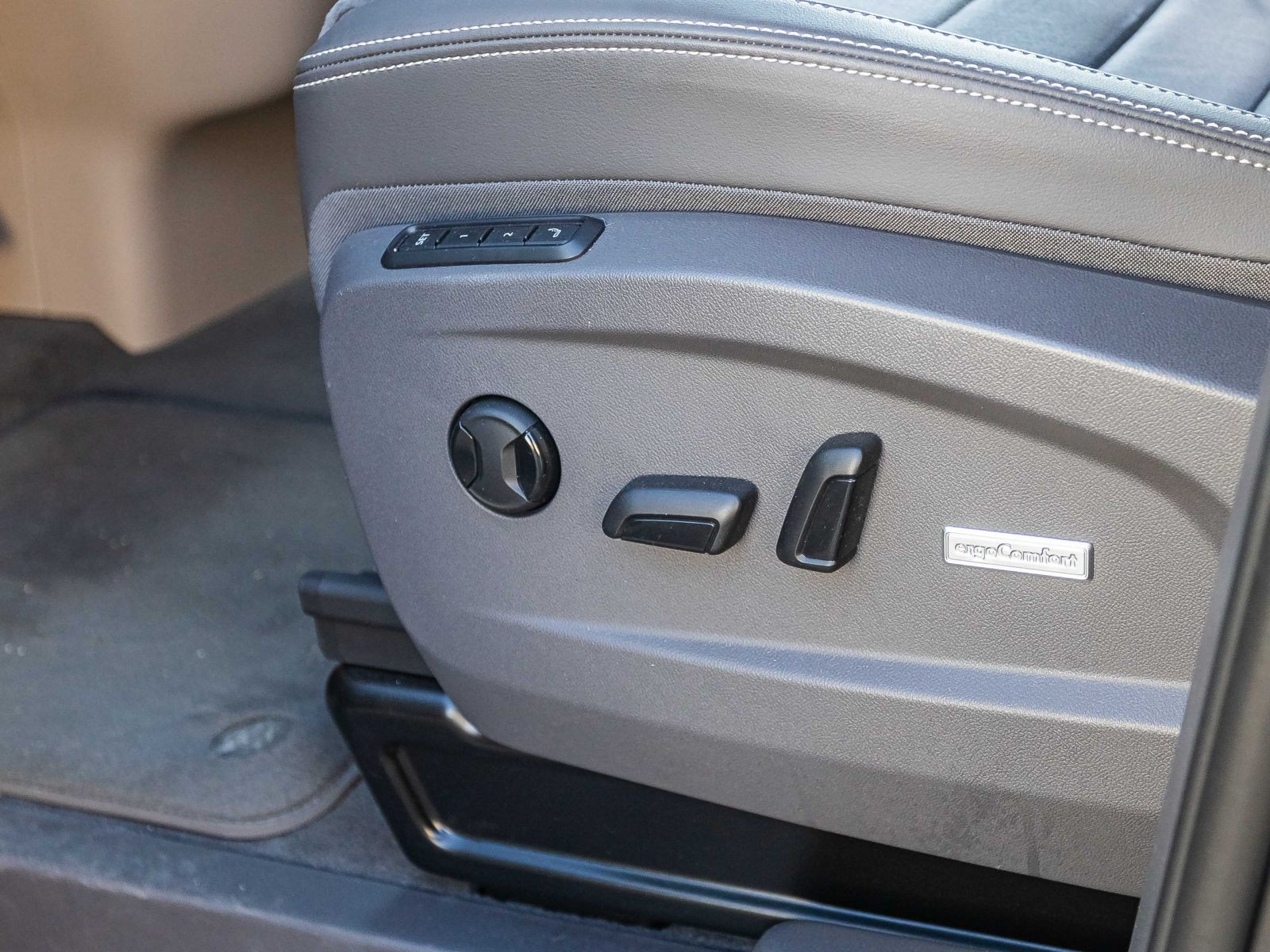 Volkswagen Multivan Langversion 2.0 TDI "Life" DSG Navi LED Standhzg HuD ACC EPH AHK