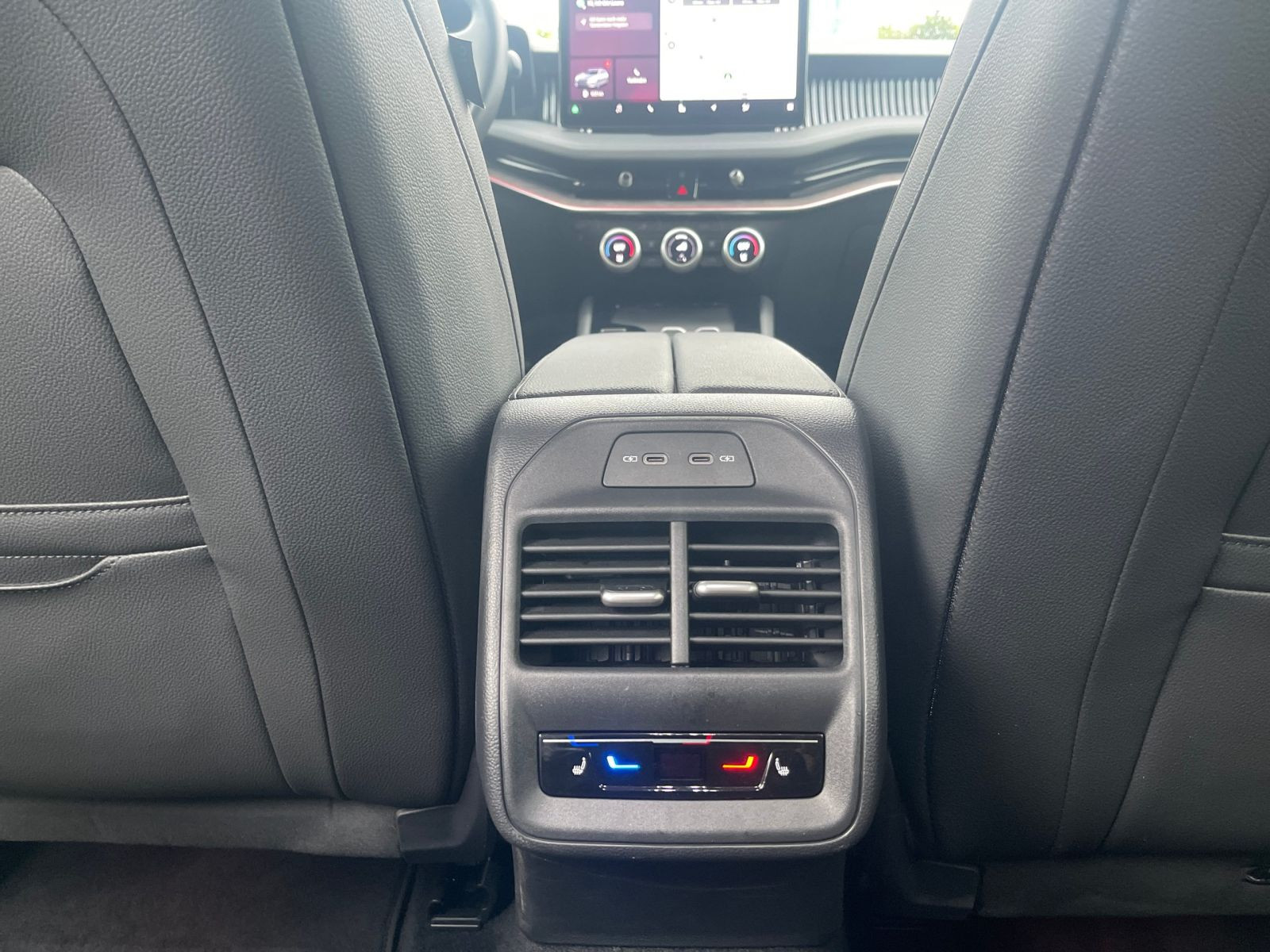 Skoda Superb Combi L&K 1.5 eTSI DSG Navi LED HuD AHK
