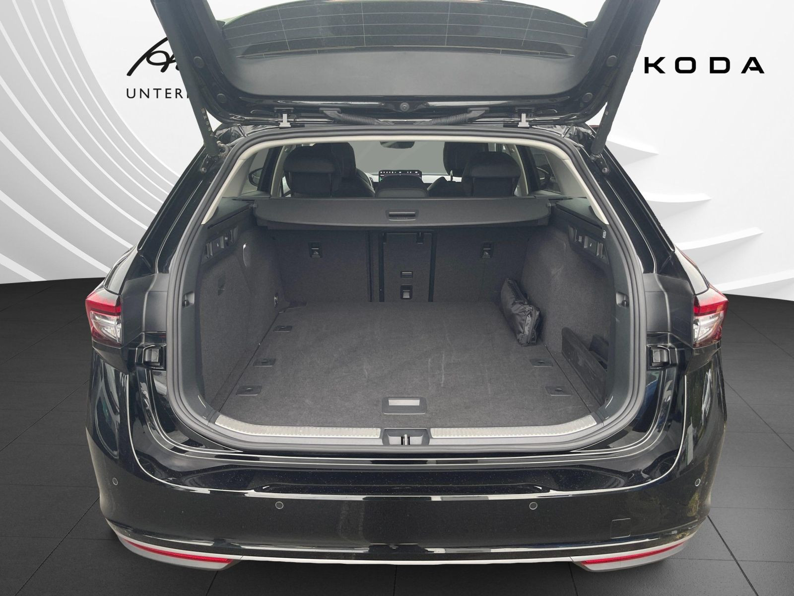 Skoda Superb Combi L&K 1.5 eTSI DSG Navi LED HuD AHK