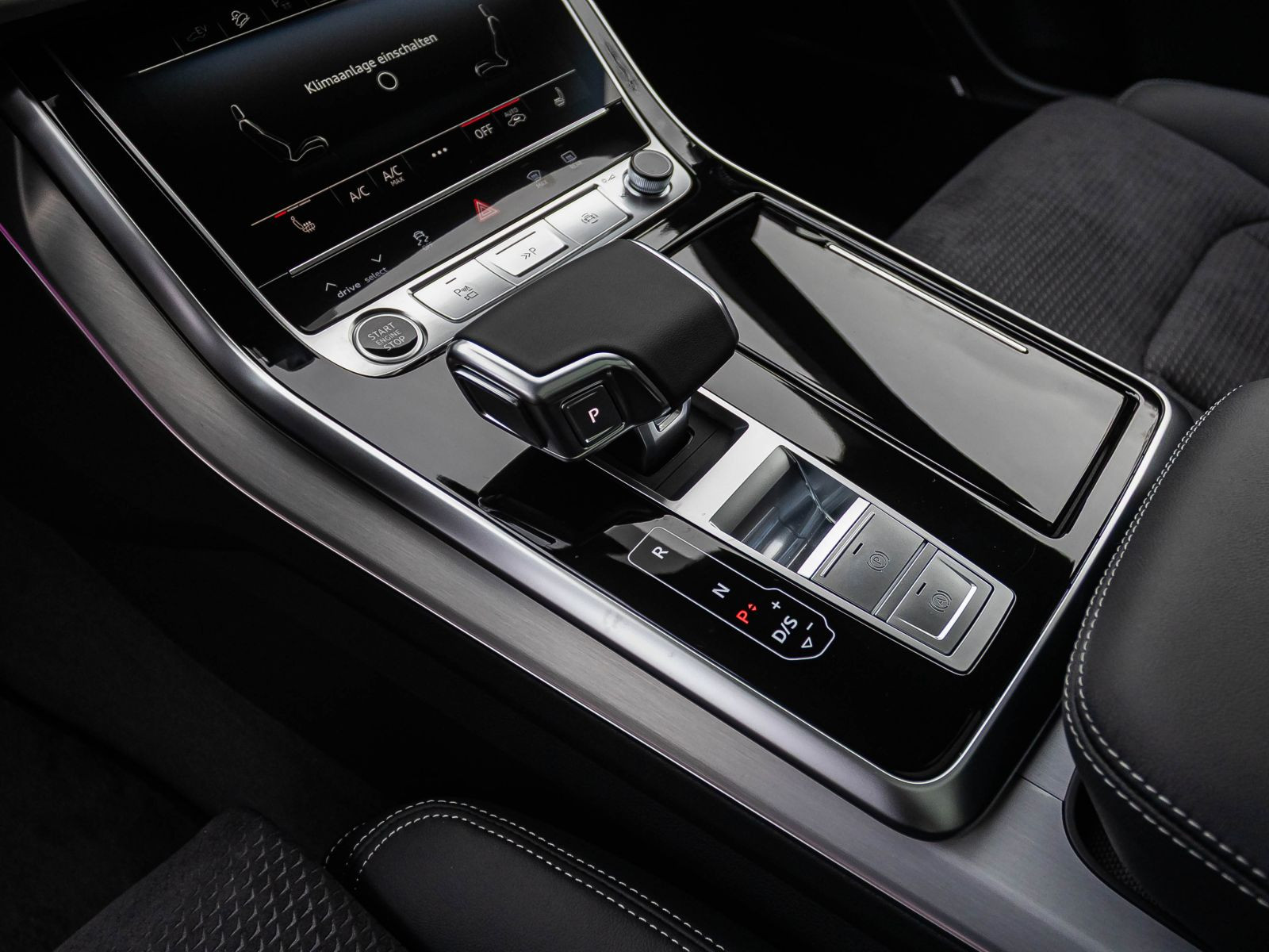 Audi Q8 SUV S-Line-Sport TFSI e quattro 290 kW  Pano AHK 22" B&O  HuD