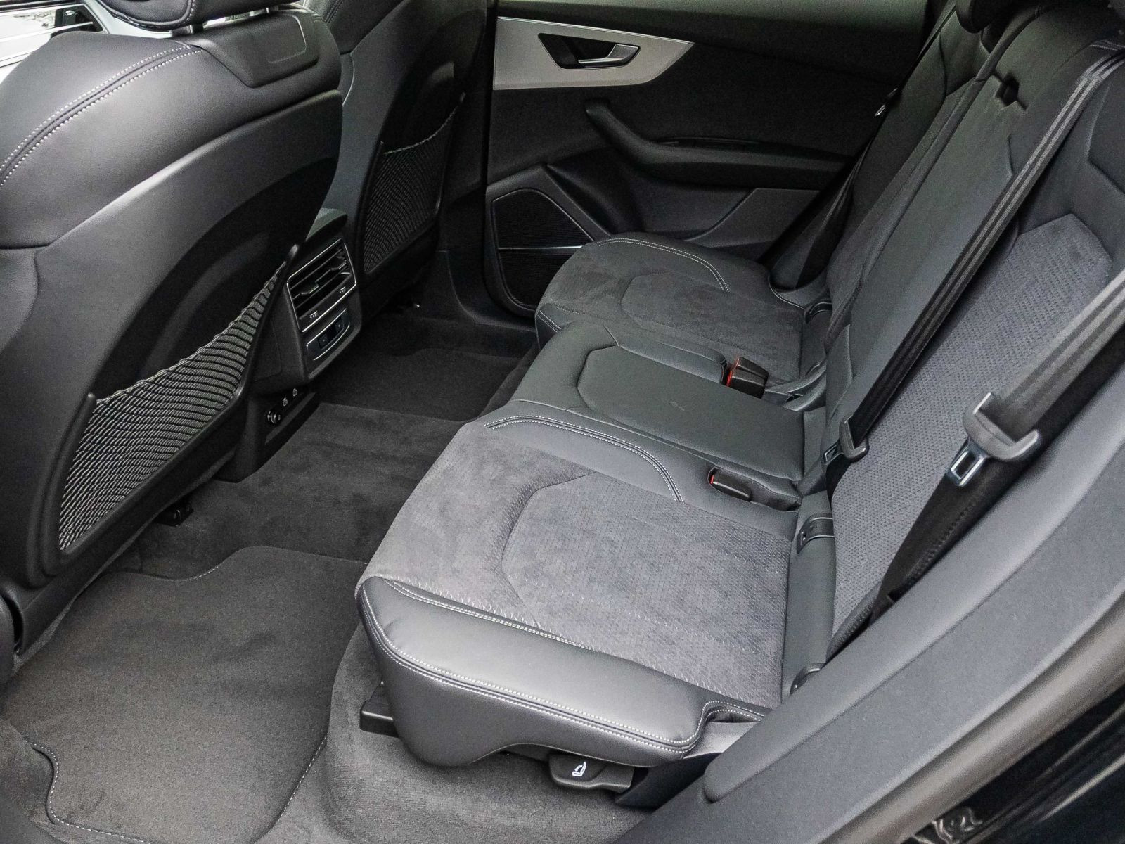 Audi Q8 SUV S-Line-Sport TFSI e quattro 290 kW  Pano AHK 22" B&O  HuD