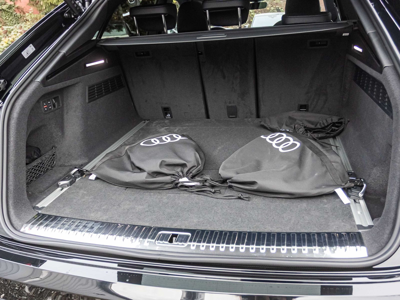 Audi Q8 SUV S-Line-Sport TFSI e quattro 290 kW  Pano AHK 22" B&O  HuD