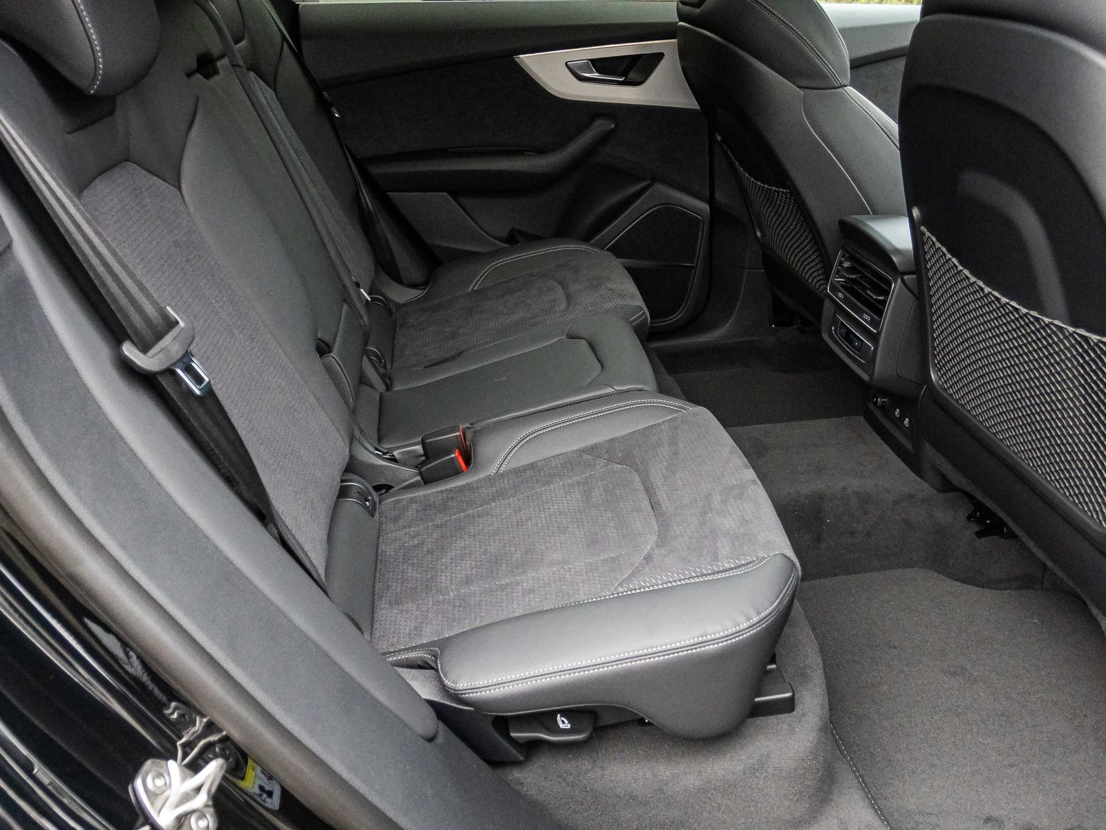 Audi Q8 SUV S-Line-Sport TFSI e quattro 290 kW  Pano AHK 22" B&O  HuD