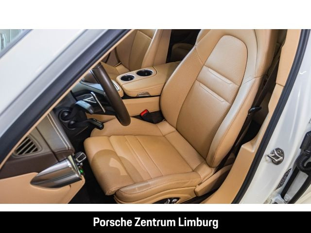 Porsche Panamera 4 E-Hybrid InnoDrive Head-Up Display