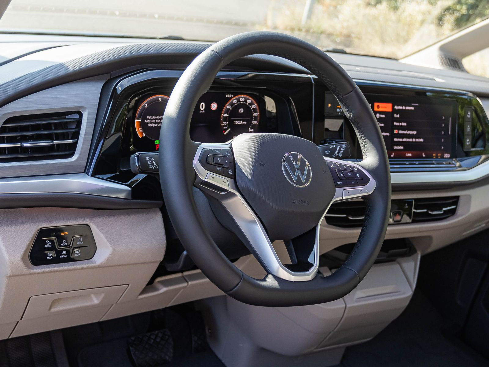 Volkswagen Multivan 2.0 TDI LÜ Edition DSG Navi LED Panorama ACC EPH AHK