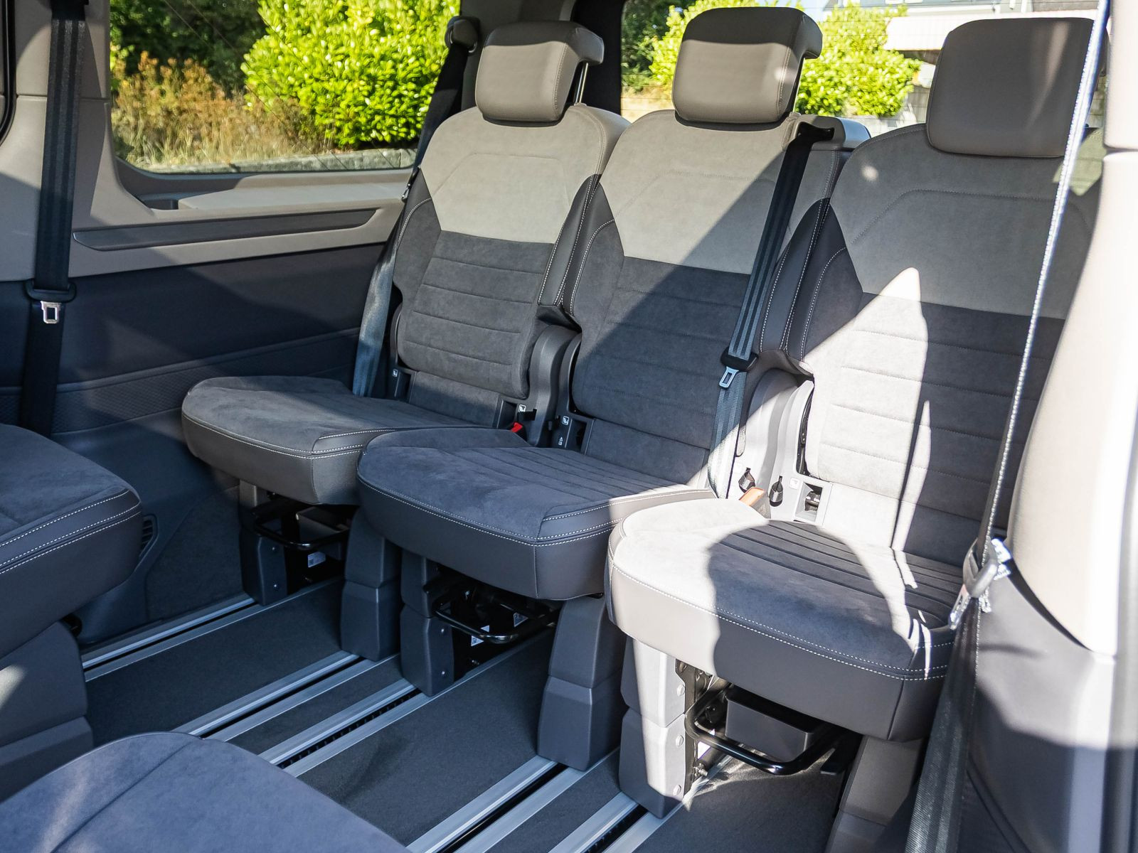 Volkswagen Multivan 2.0 TDI LÜ Edition DSG Navi LED Panorama ACC EPH AHK