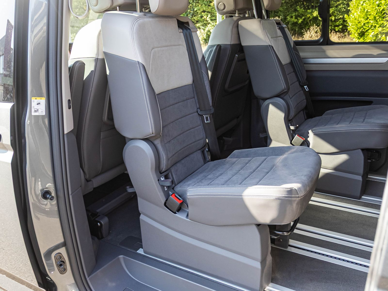 Volkswagen Multivan 2.0 TDI LÜ Edition DSG Navi LED Panorama ACC EPH AHK