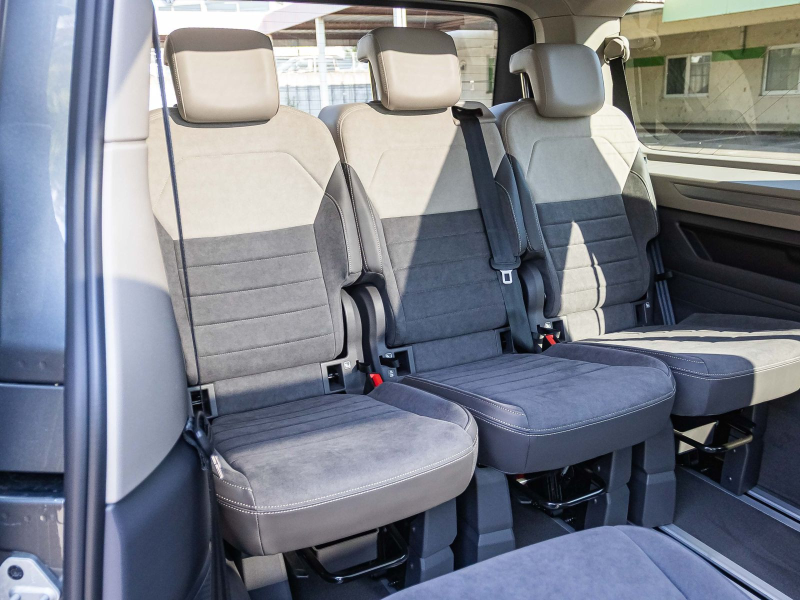 Volkswagen Multivan 2.0 TDI LÜ Edition DSG Navi LED Panorama ACC EPH AHK