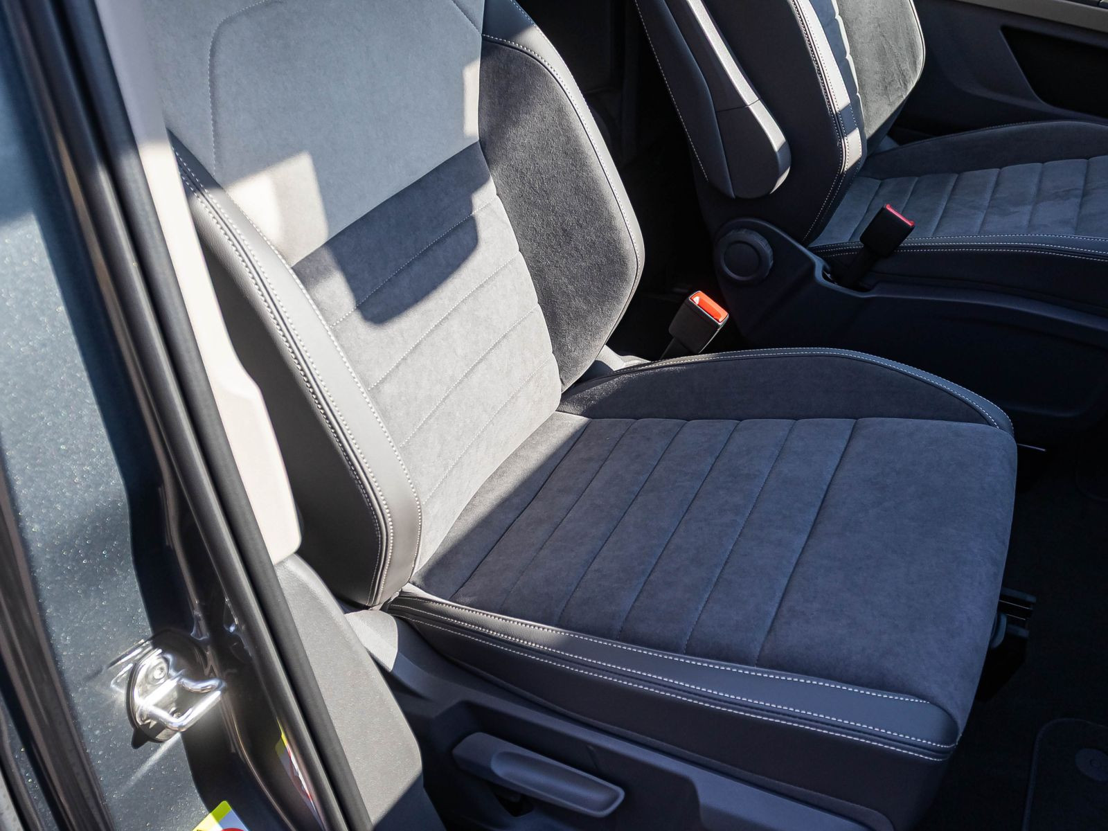 Volkswagen Multivan 2.0 TDI LÜ Edition DSG Navi LED Panorama ACC EPH AHK