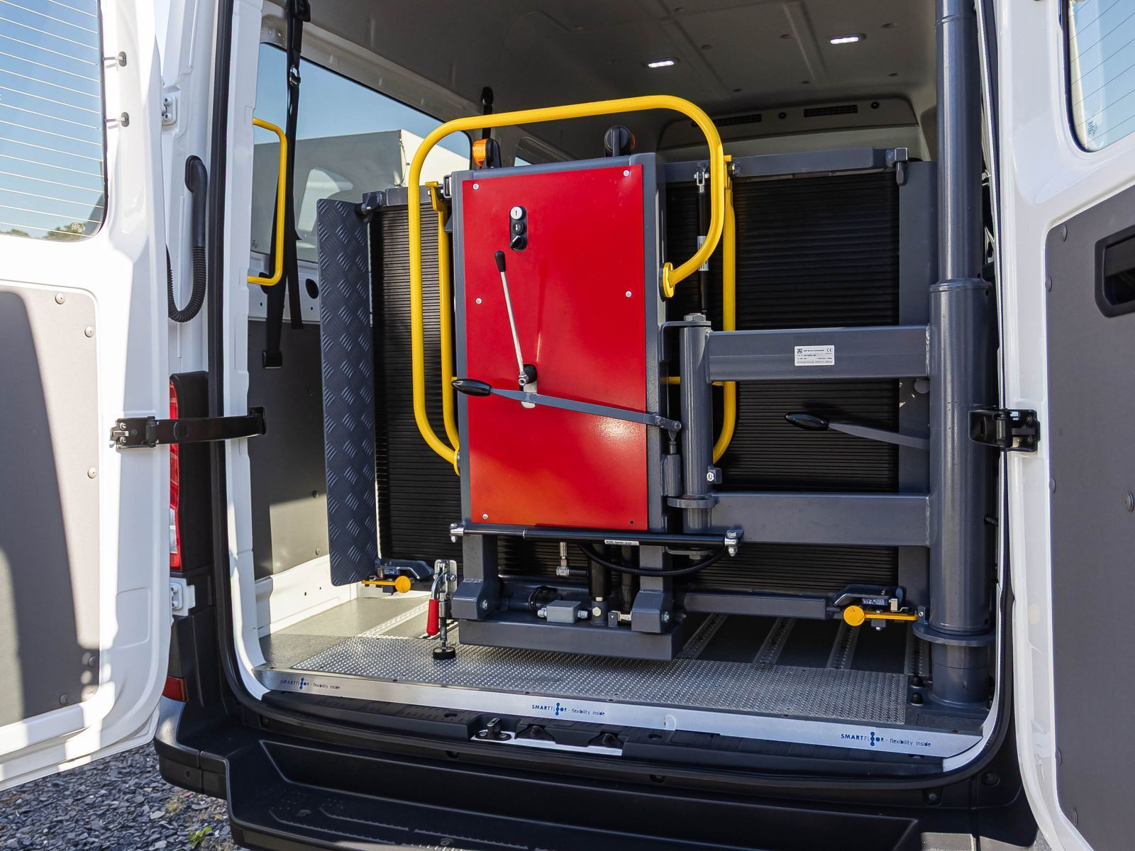 Volkswagen Crafter Kasten MR 2.0 TDI  Klimaautomatik EPH, 6-Sitzer, Rollstuhl-Lift