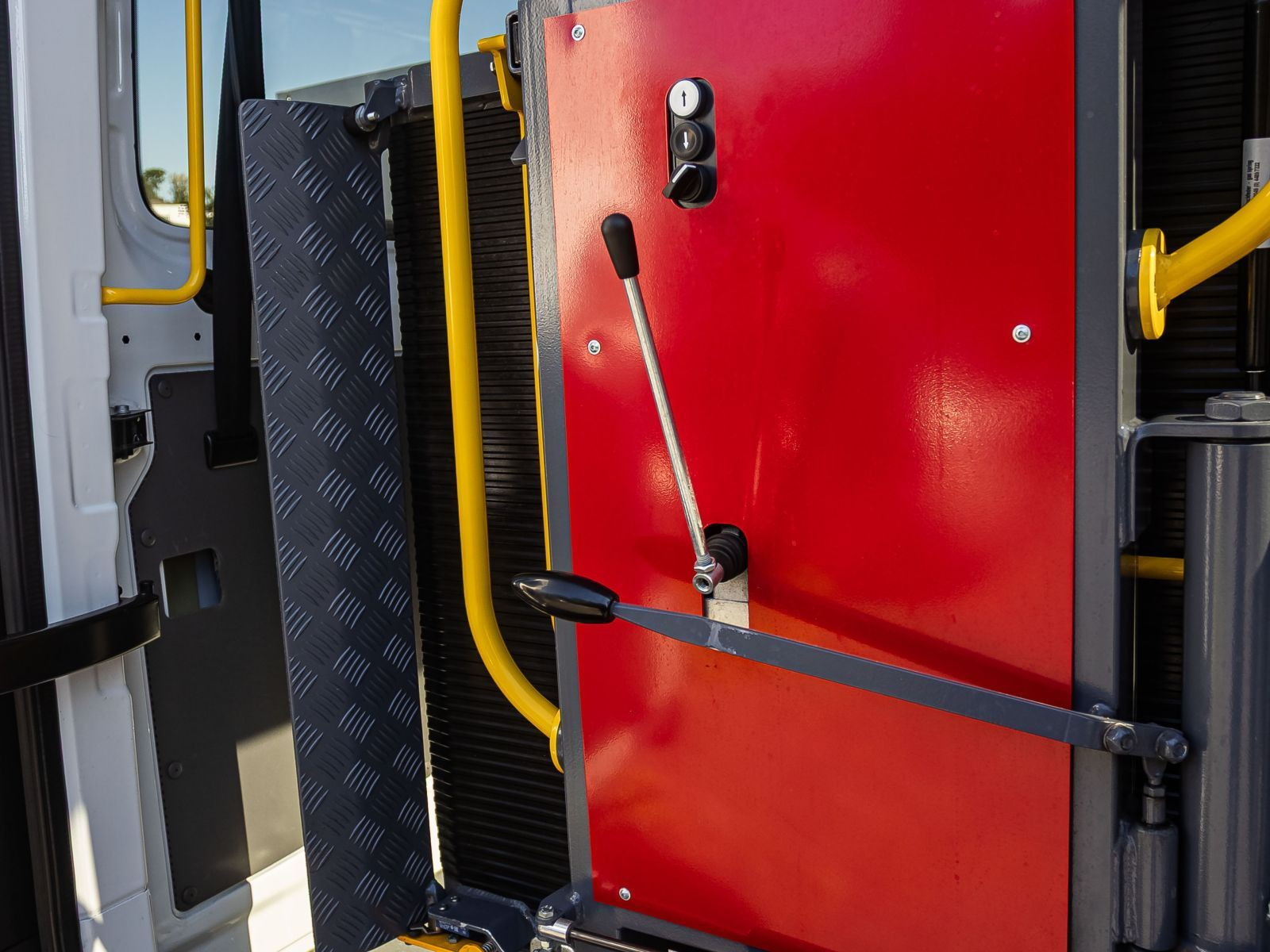 Volkswagen Crafter Kasten MR 2.0 TDI  Klimaautomatik EPH, 6-Sitzer, Rollstuhl-Lift