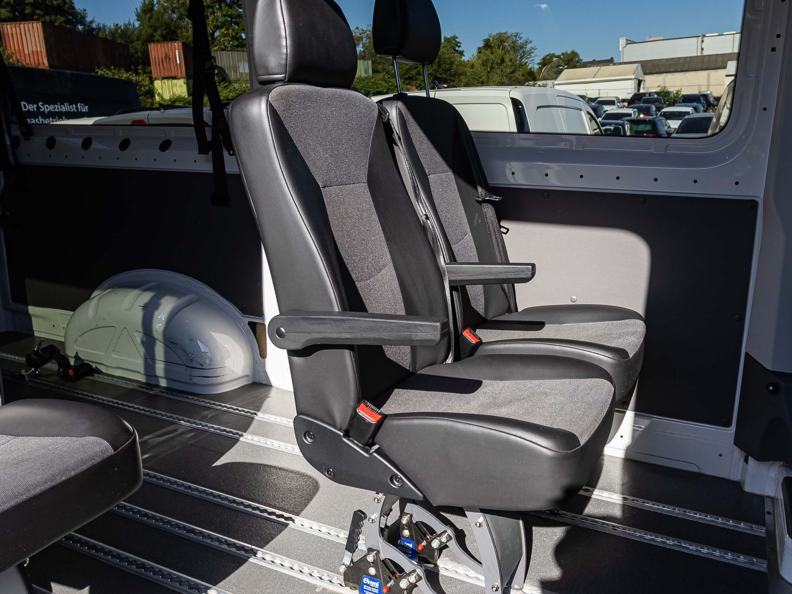 Volkswagen Crafter Kasten MR 2.0 TDI  Klimaautomatik EPH, 6-Sitzer, Rollstuhl-Lift