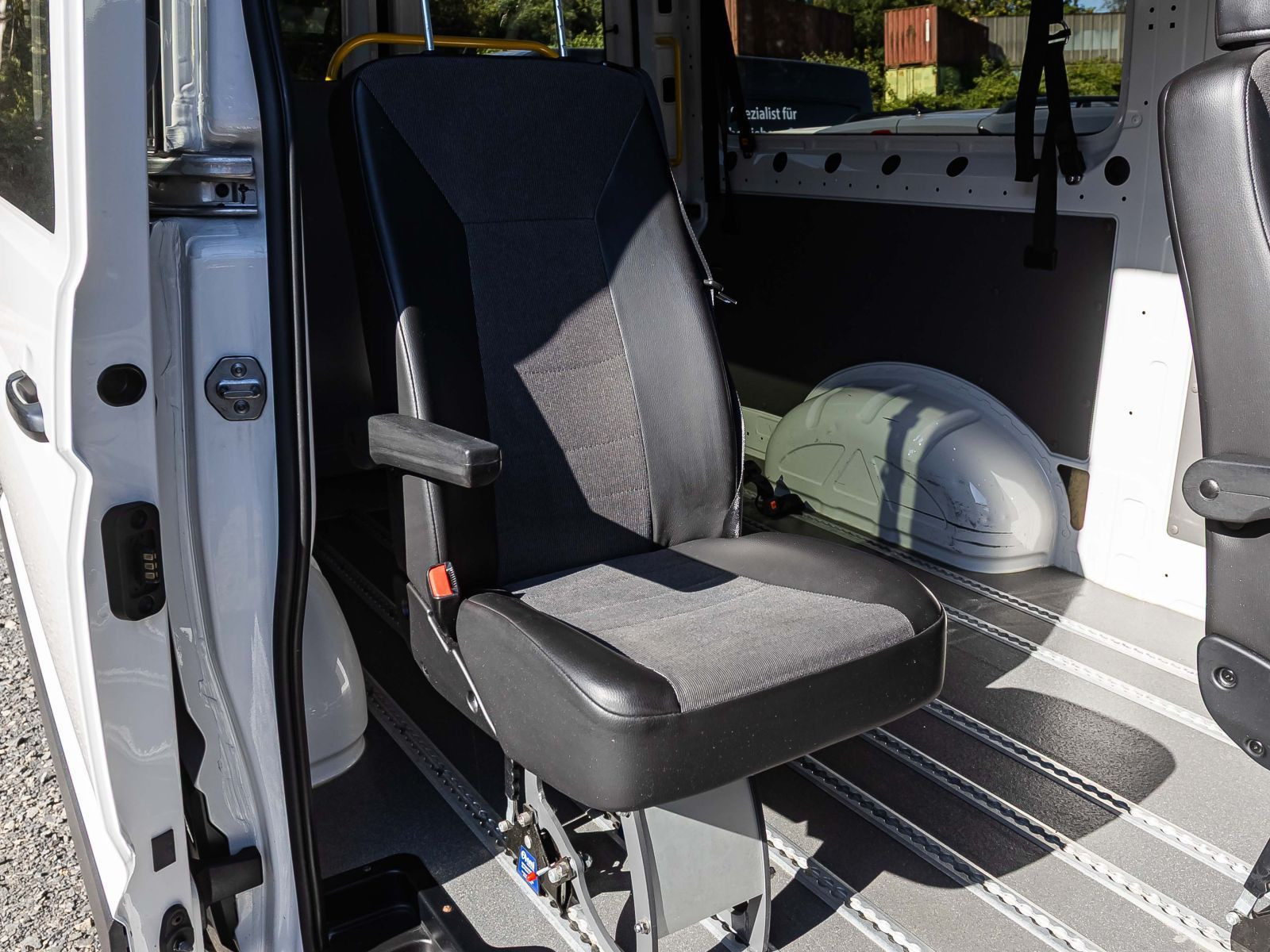 Volkswagen Crafter Kasten MR 2.0 TDI  Klimaautomatik EPH, 6-Sitzer, Rollstuhl-Lift